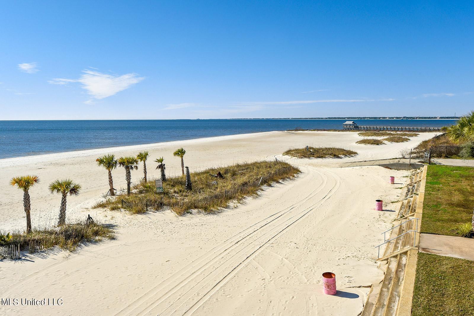 900 Village Lane Property Photo 3