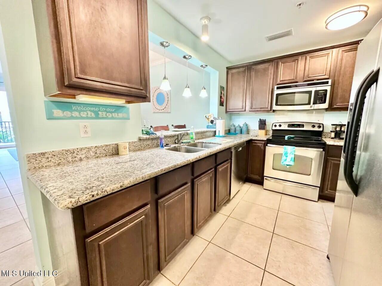 900 Village Lane Property Photo 12