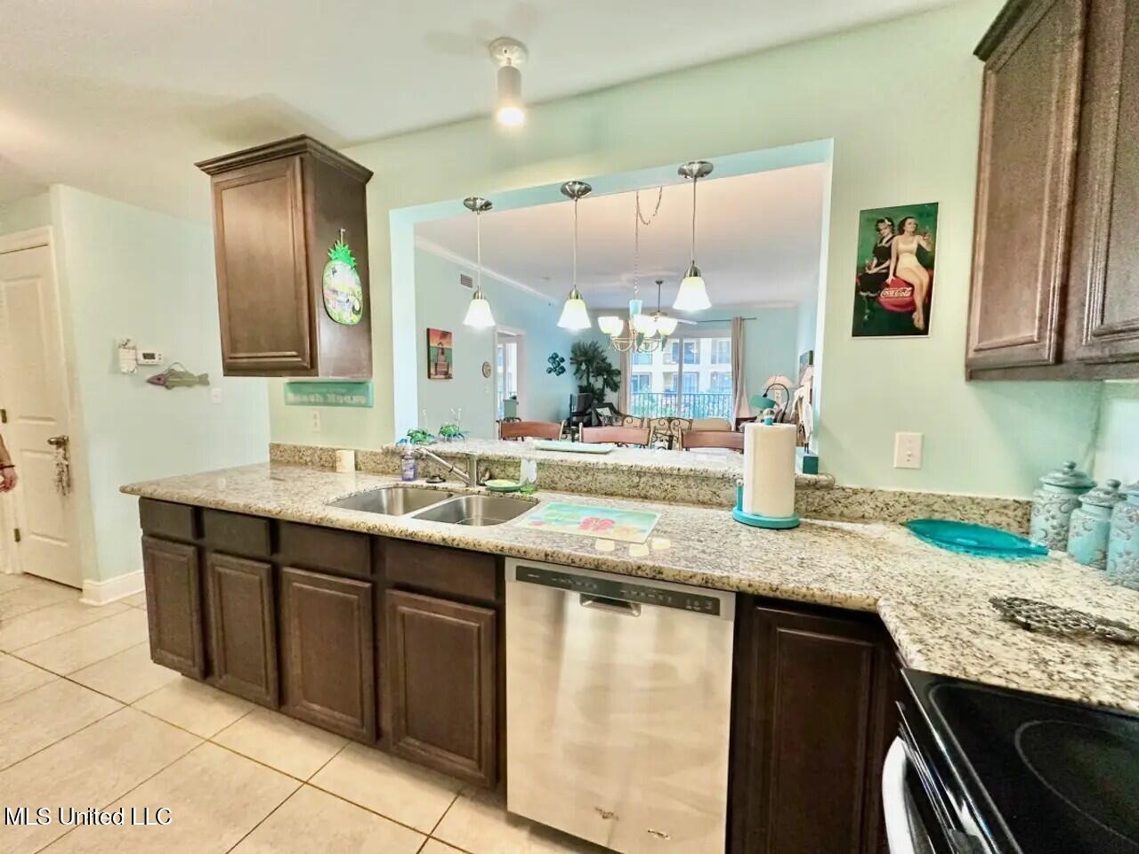 900 Village Lane Property Photo 13