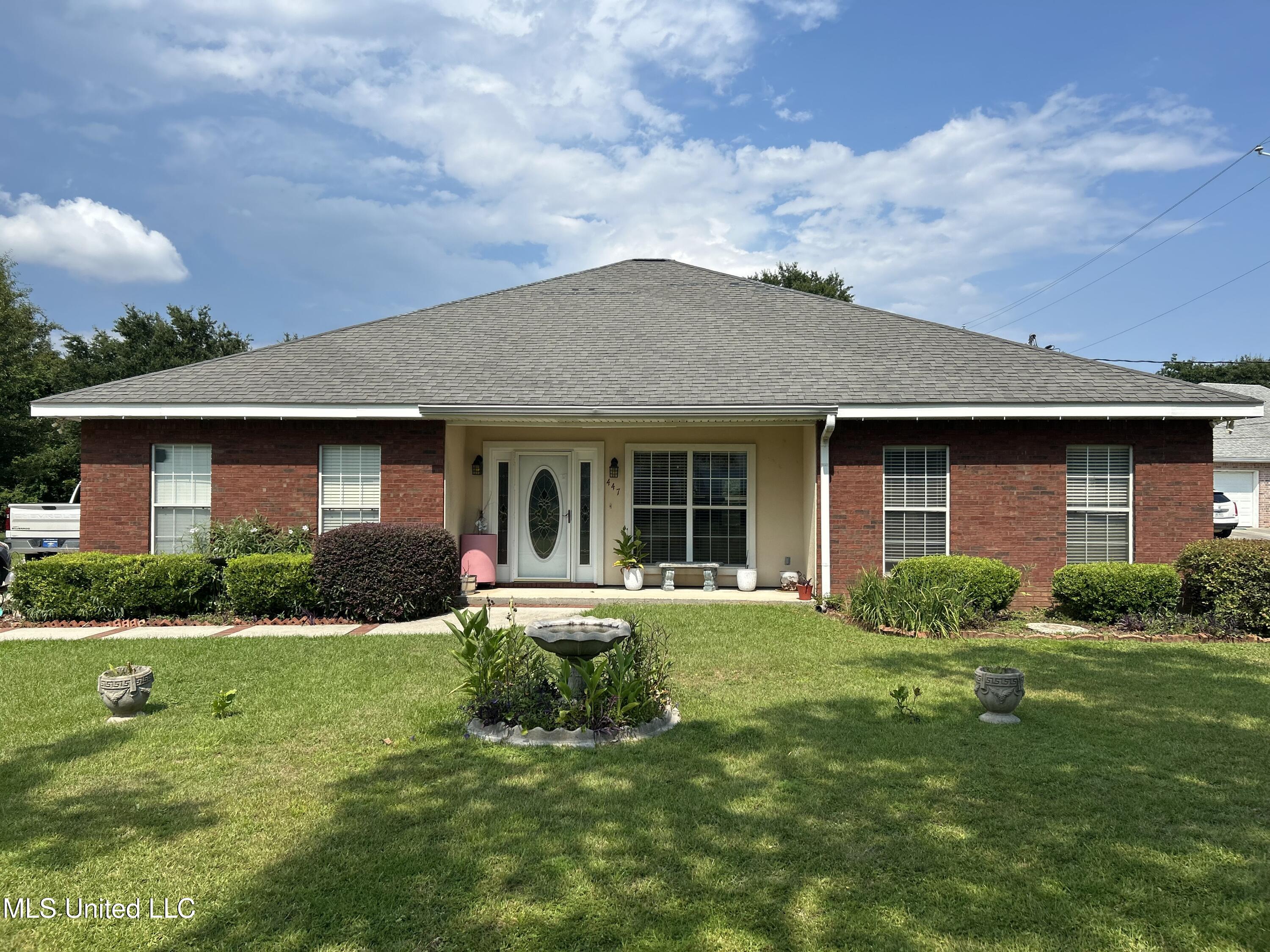 447 Russell Avenue Property Photo 1