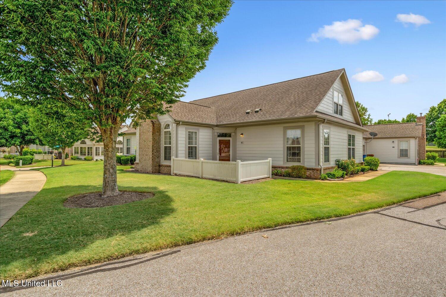8817 Parkview Oaks Circle Property Photo 1