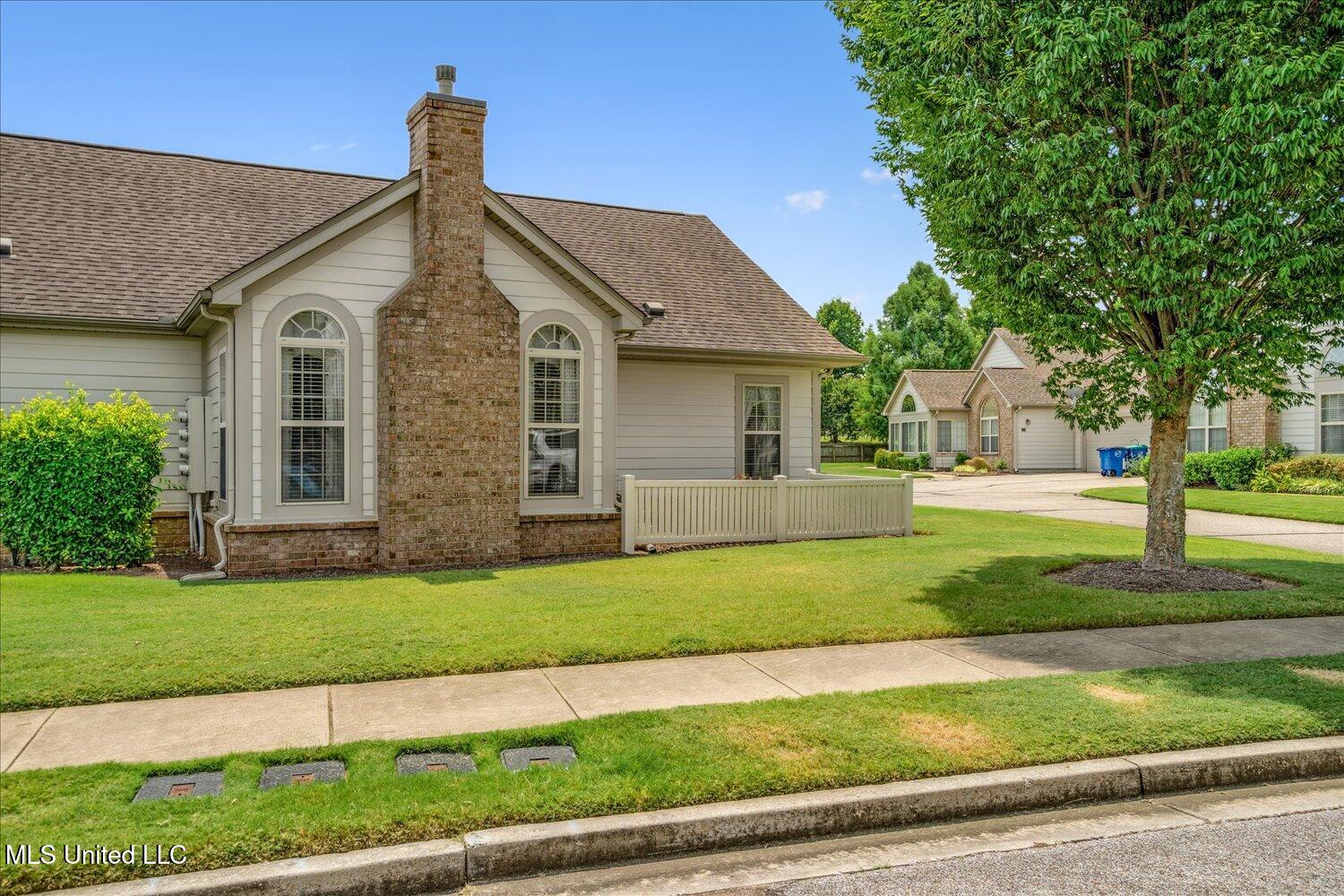 8817 Parkview Oaks Circle Property Photo 2