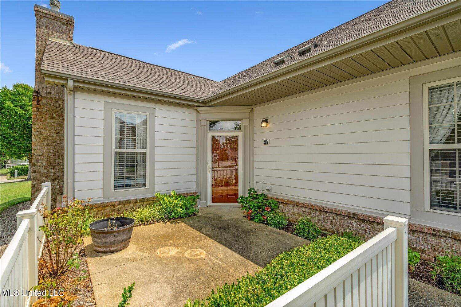 8817 Parkview Oaks Circle Property Photo 3