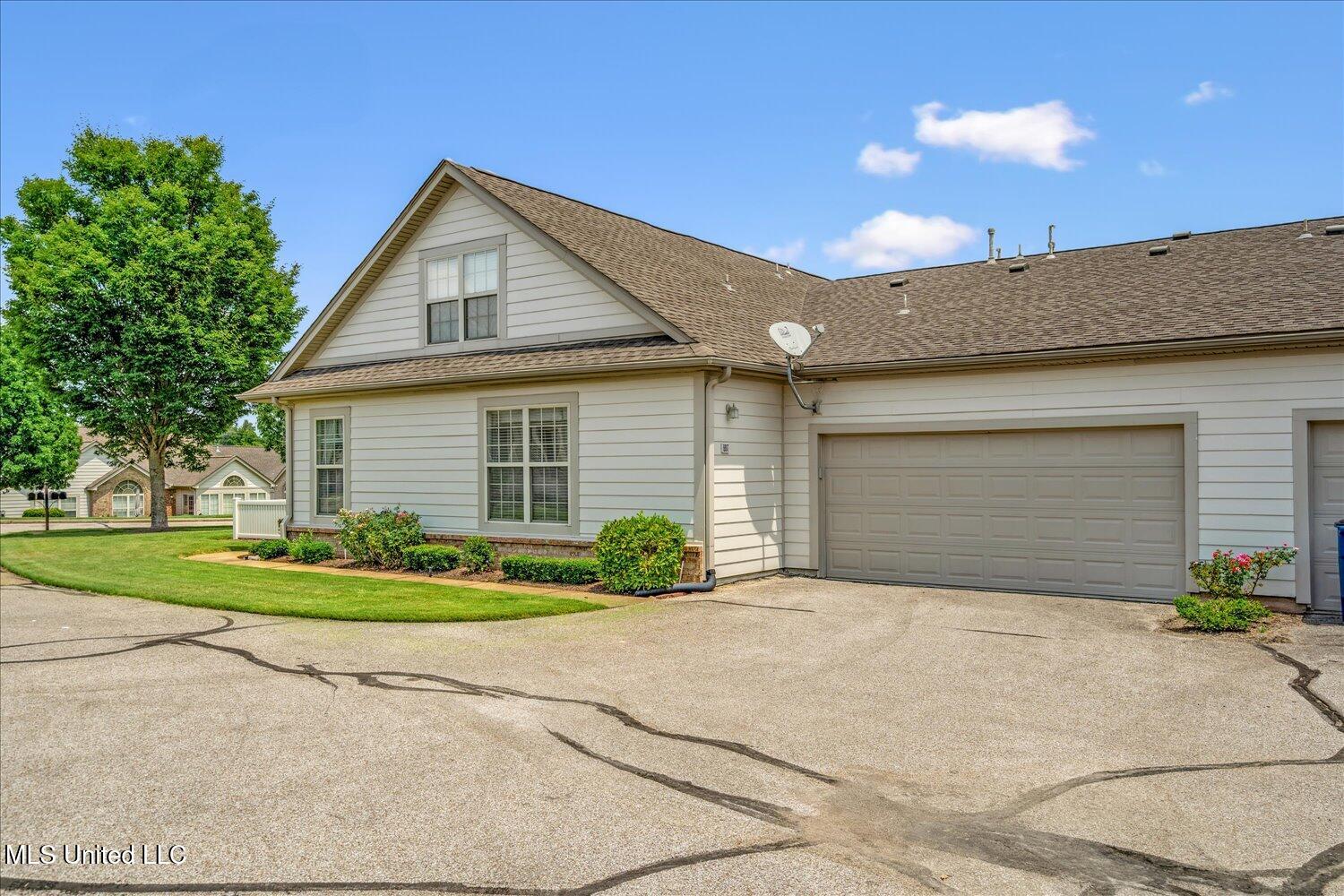 8817 Parkview Oaks Circle Property Photo 4