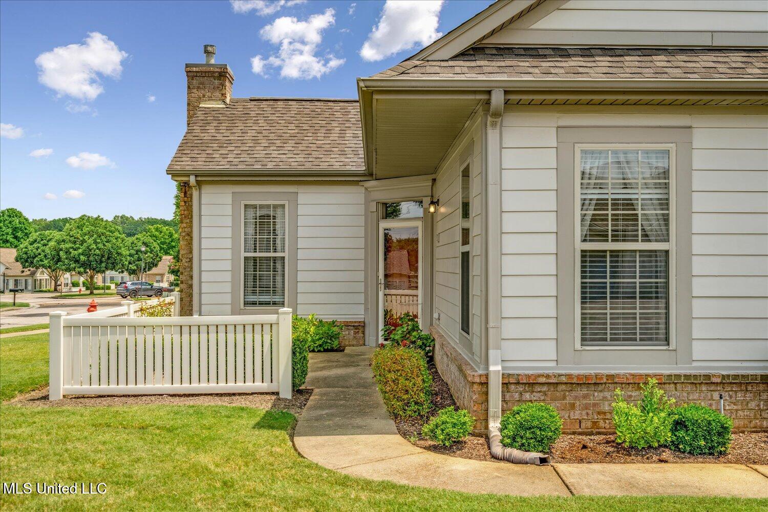 8817 Parkview Oaks Circle Property Photo 5