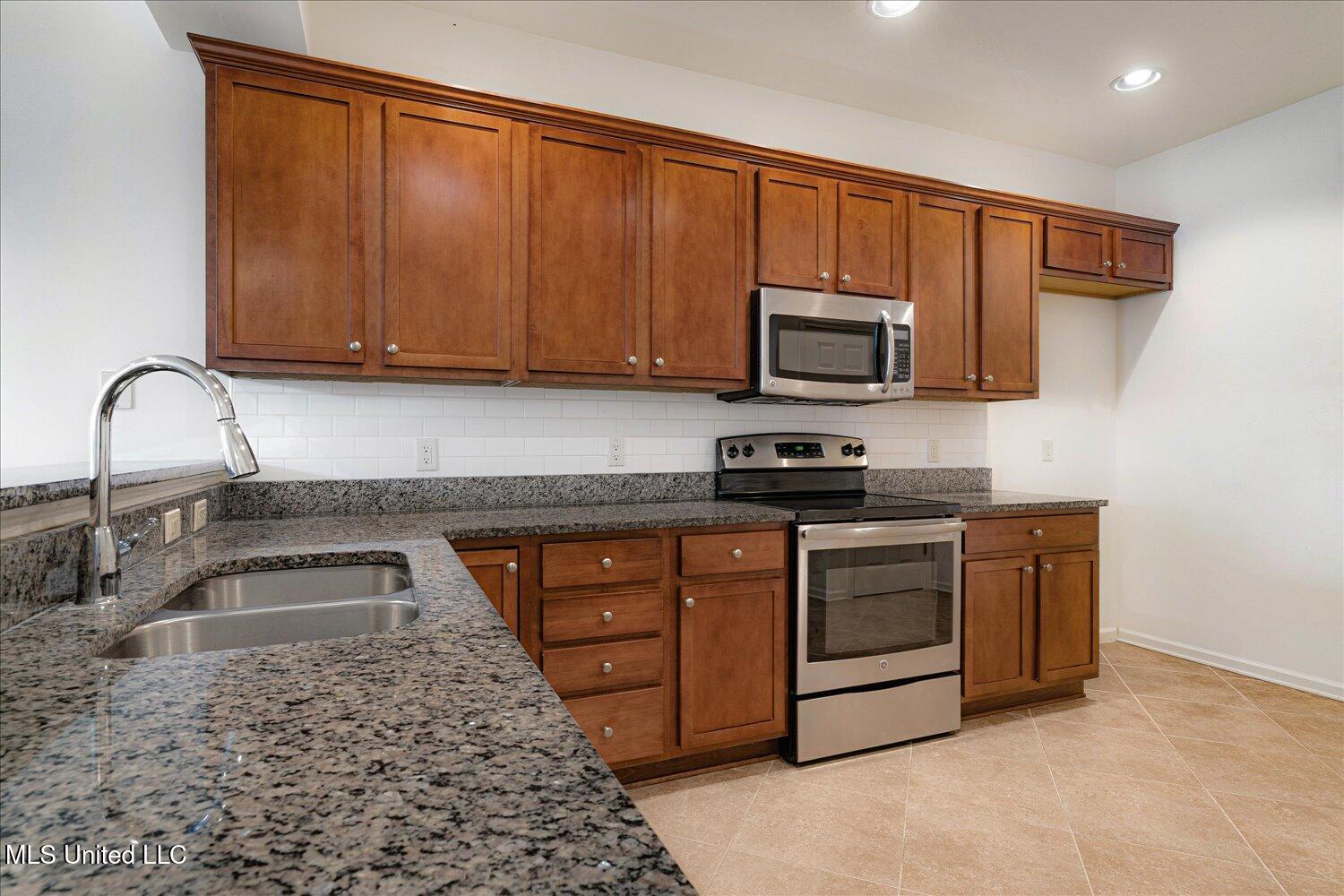8817 Parkview Oaks Circle Property Photo 12