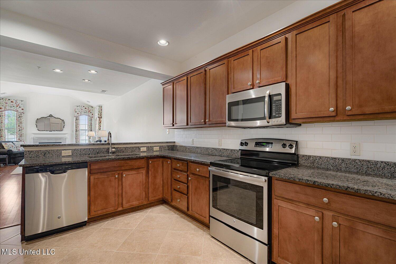 8817 Parkview Oaks Circle Property Photo 13