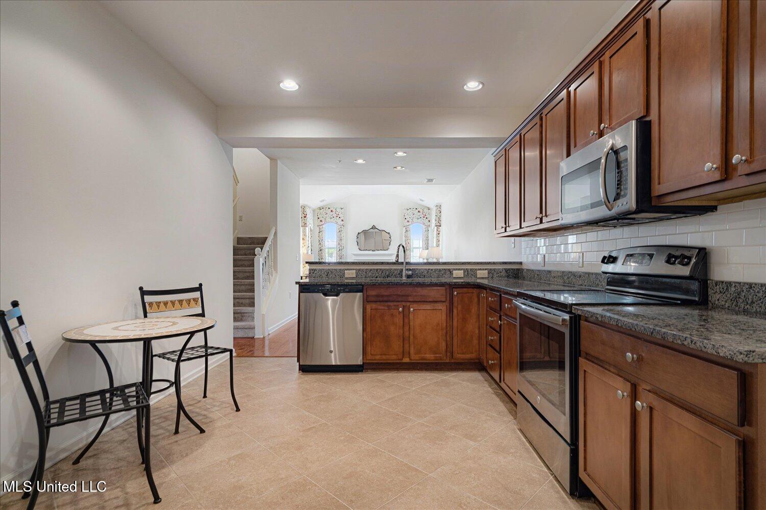 8817 Parkview Oaks Circle Property Photo 14