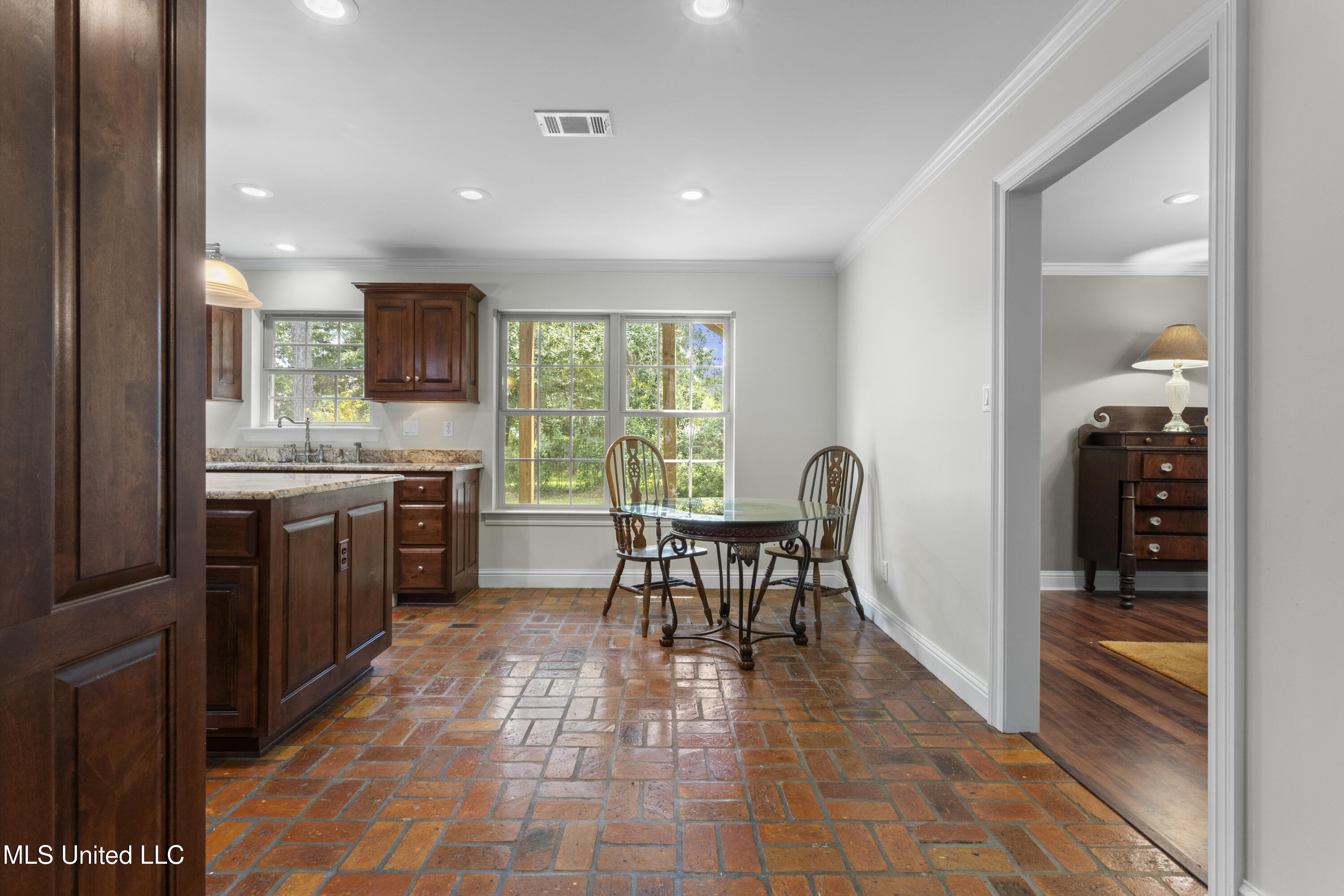 4106 Franklin Avenue Property Photo 11