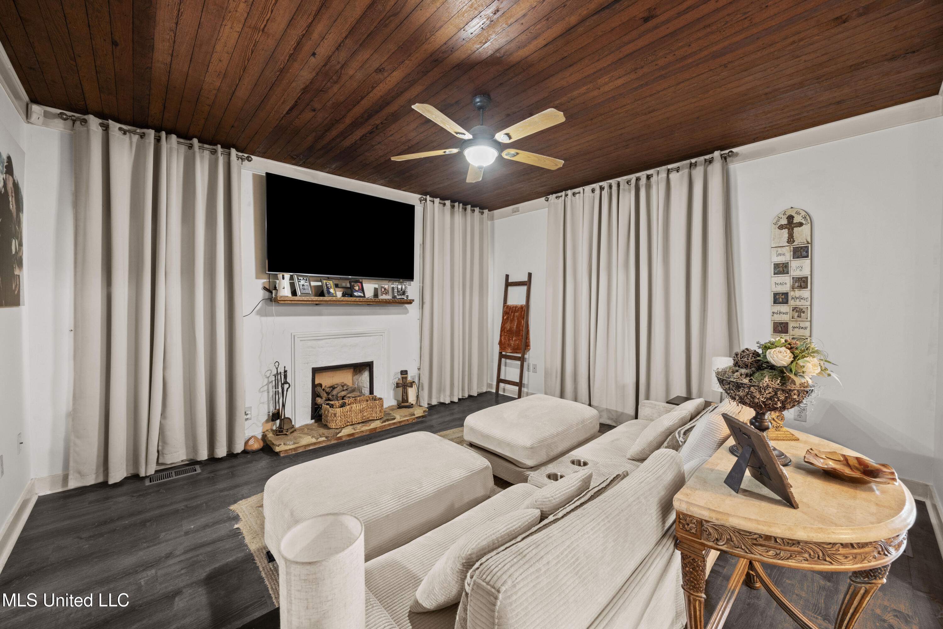 3200 Tower Road Property Photo 13