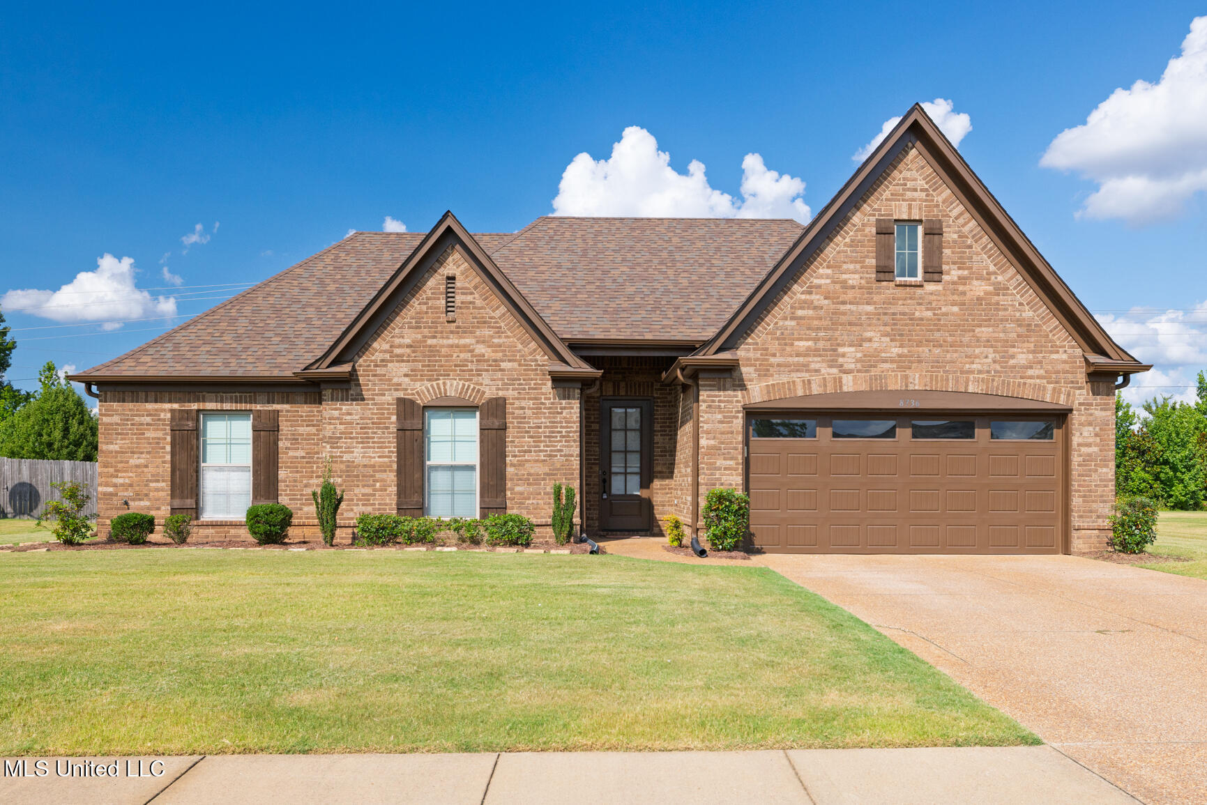 8736 Kenwood Lane Property Photo 1