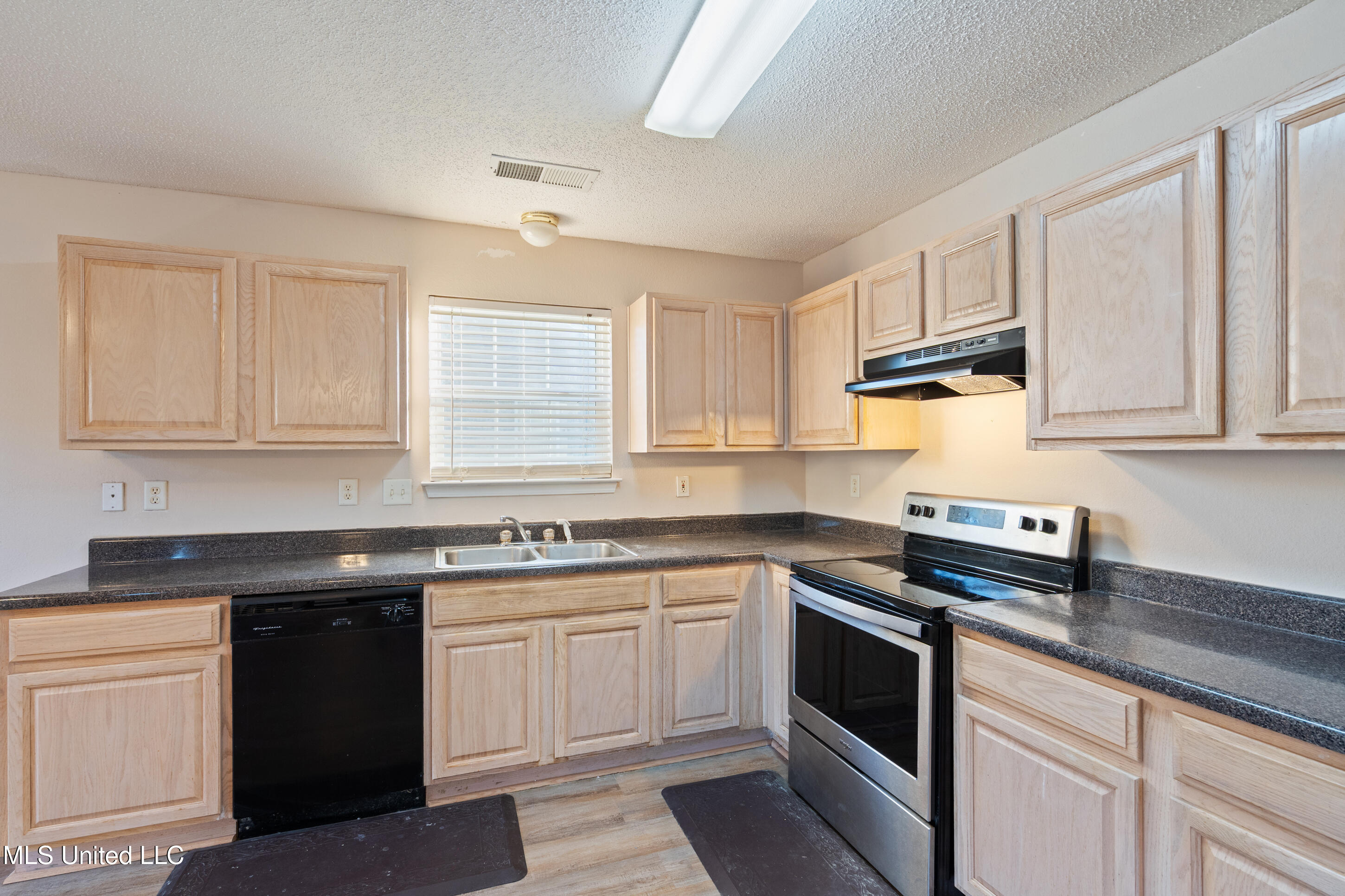 7338 Hunters Horn Drive Property Photo 9