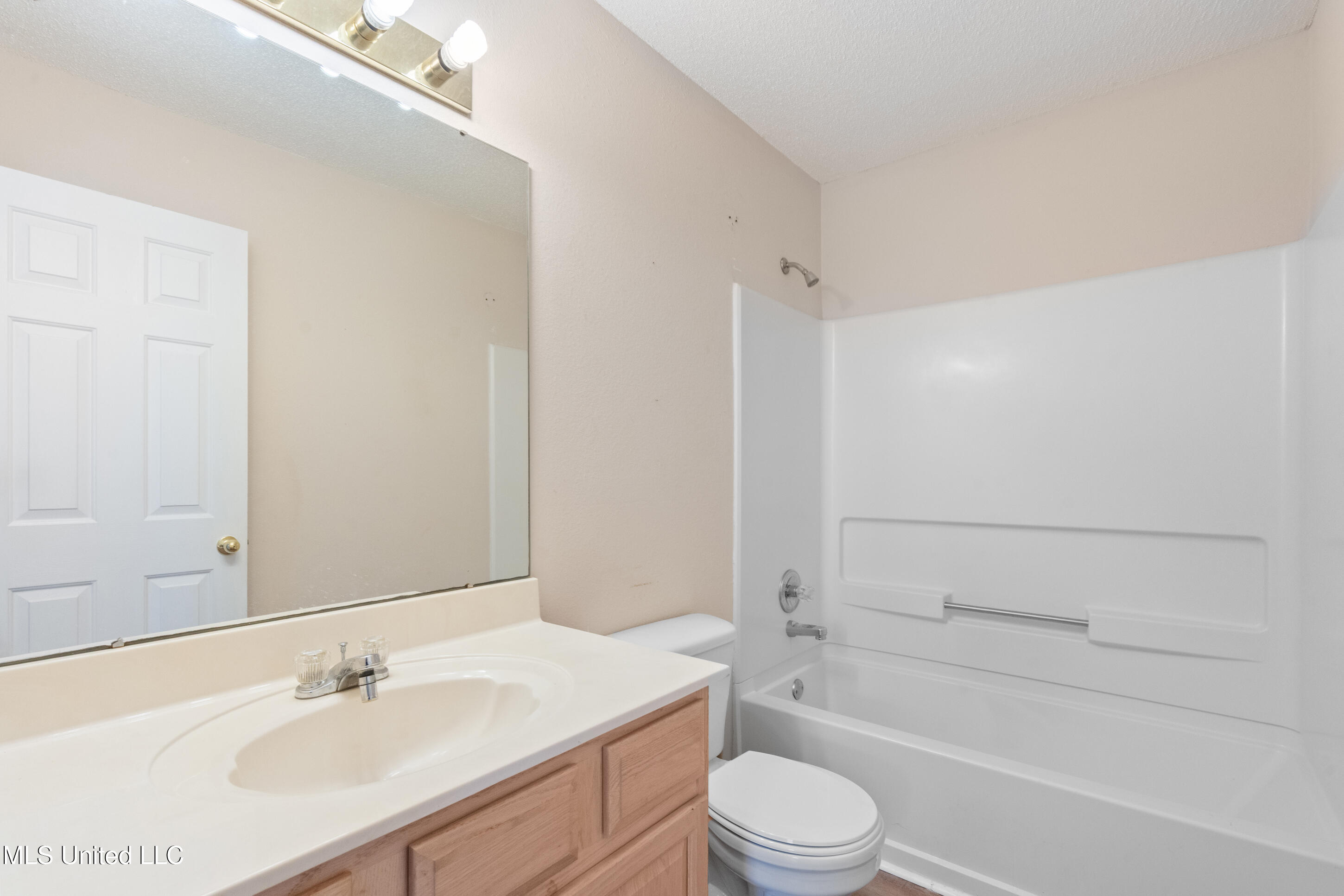 7338 Hunters Horn Drive Property Photo 14