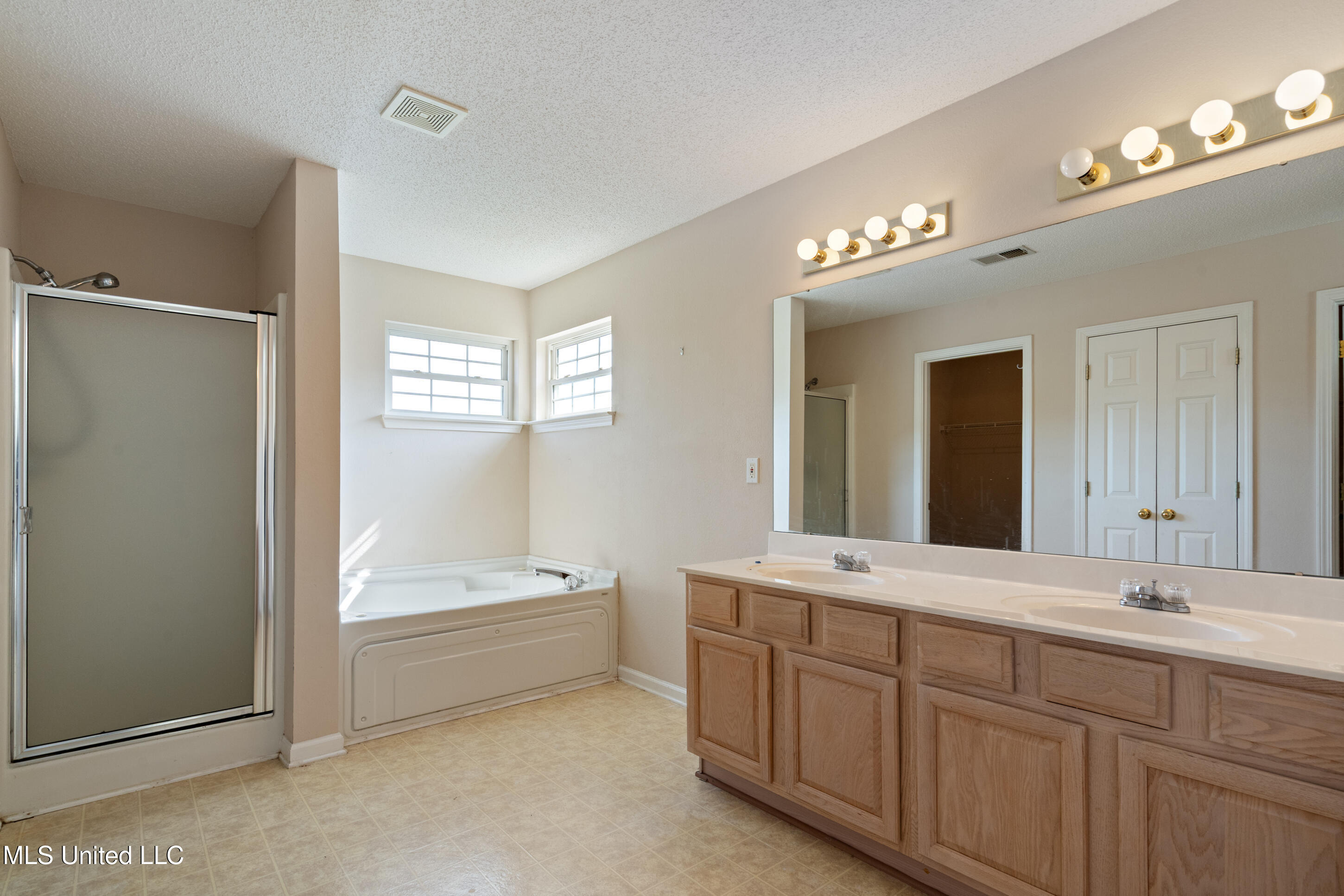 7338 Hunters Horn Drive Property Photo 25