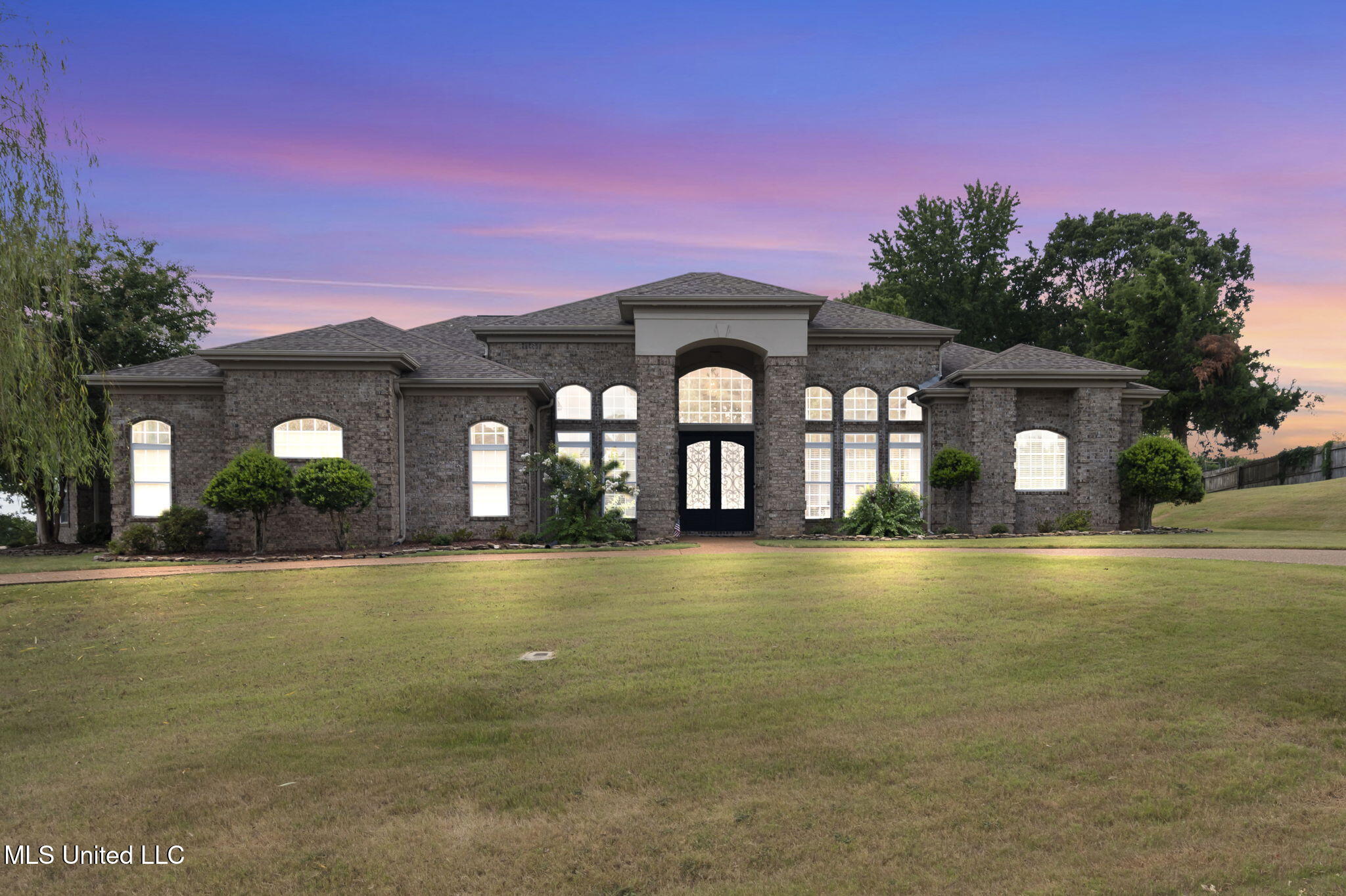 1461 E Fountain Gate Drive Property Photo 1