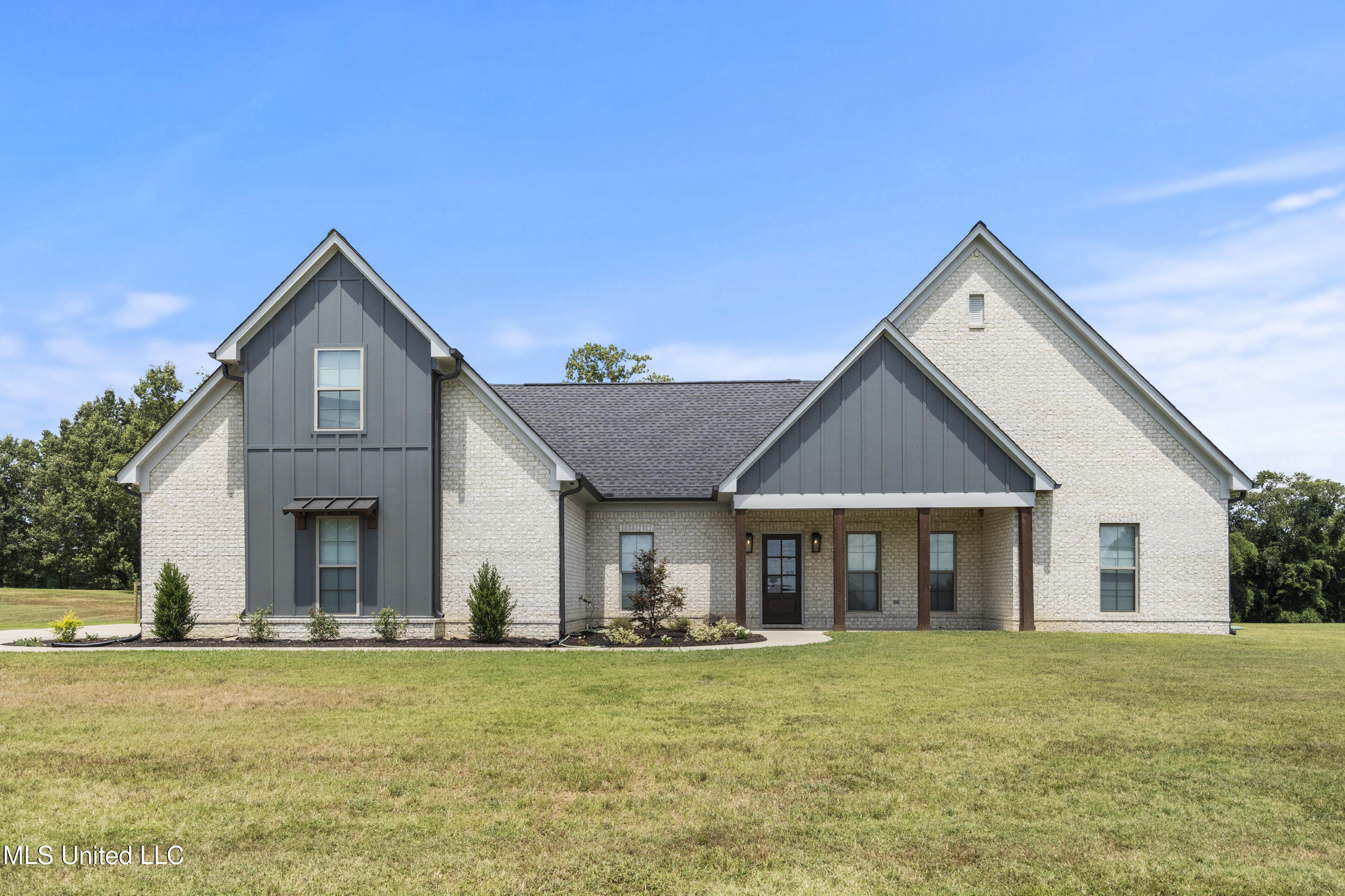 10220 Green River Road Property Photo 1