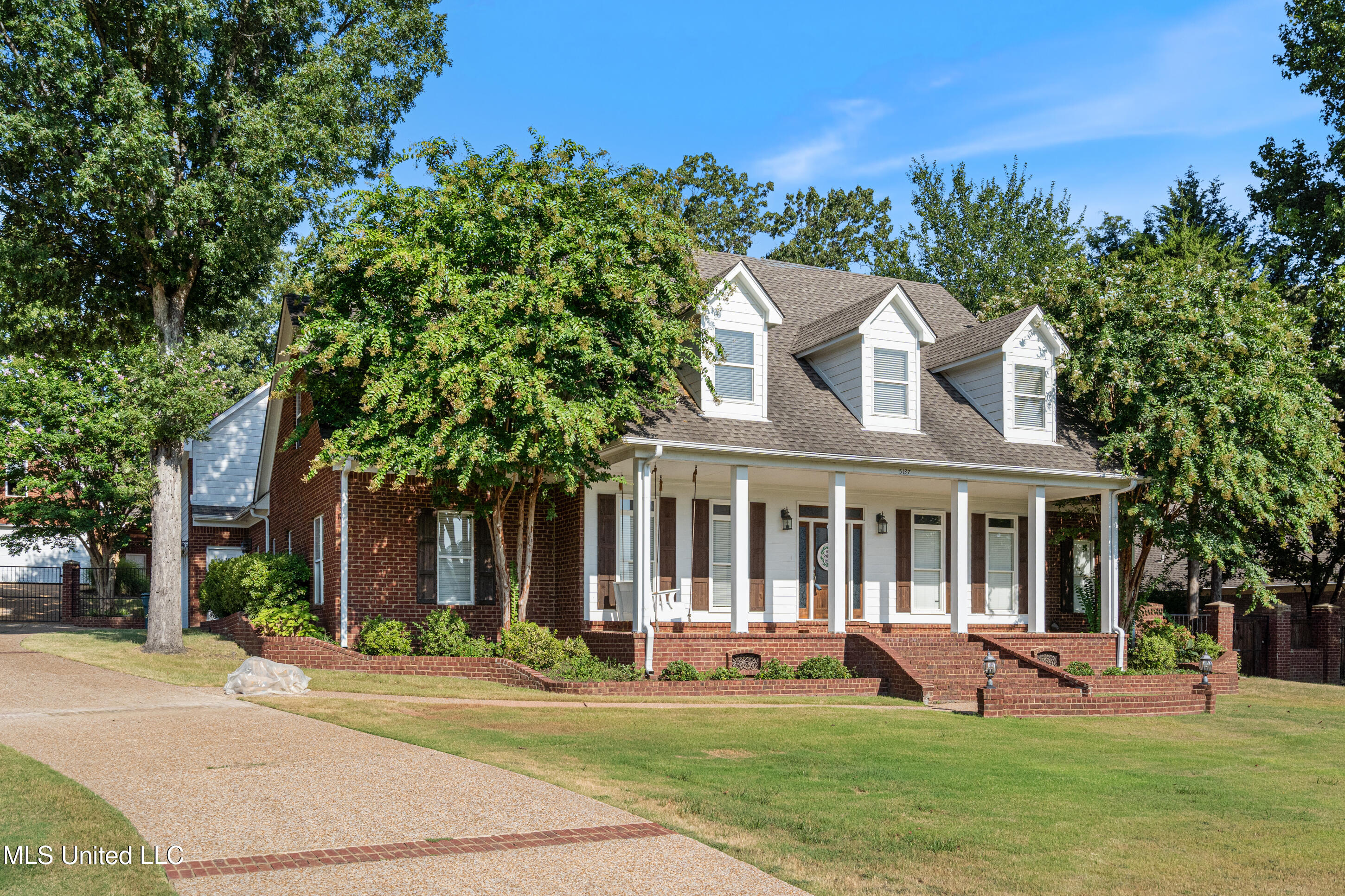 5137 Meadow Pointe Drive Property Photo 3