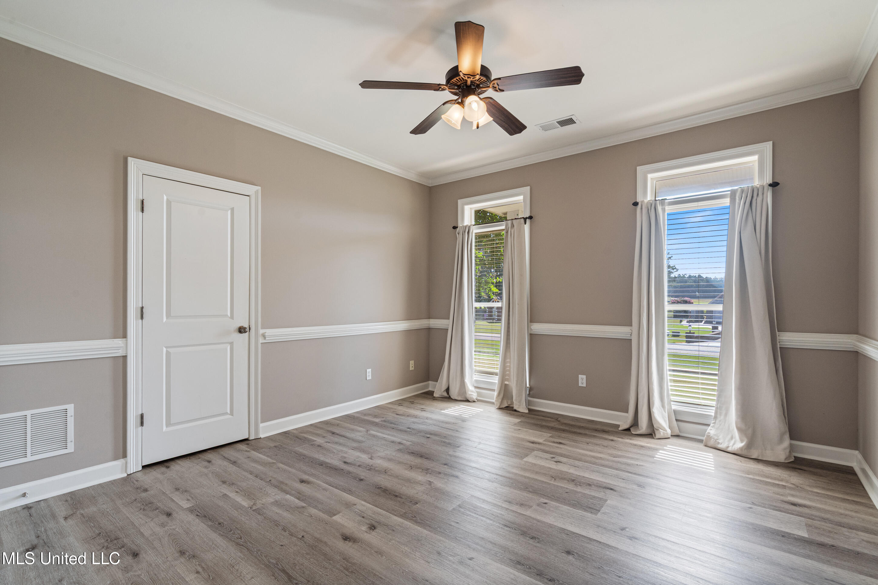 5137 Meadow Pointe Drive Property Photo 8