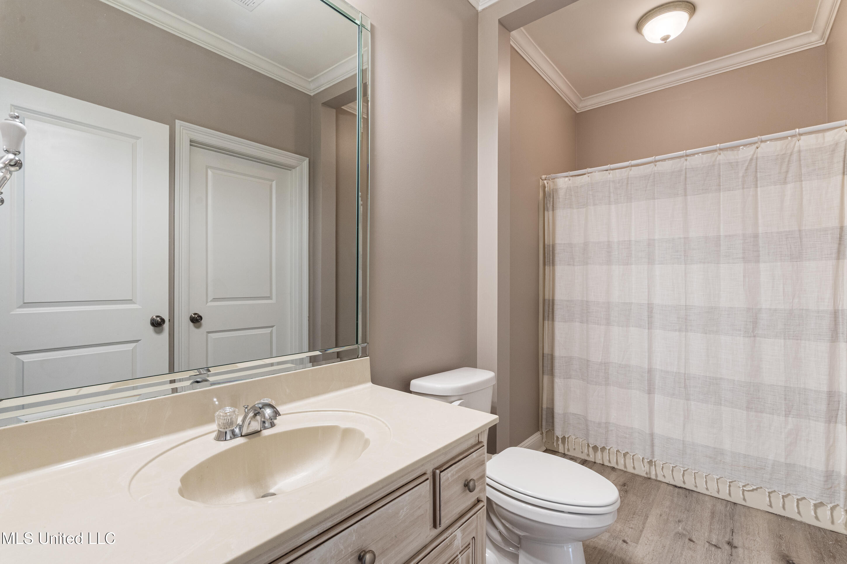 5137 Meadow Pointe Drive Property Photo 9