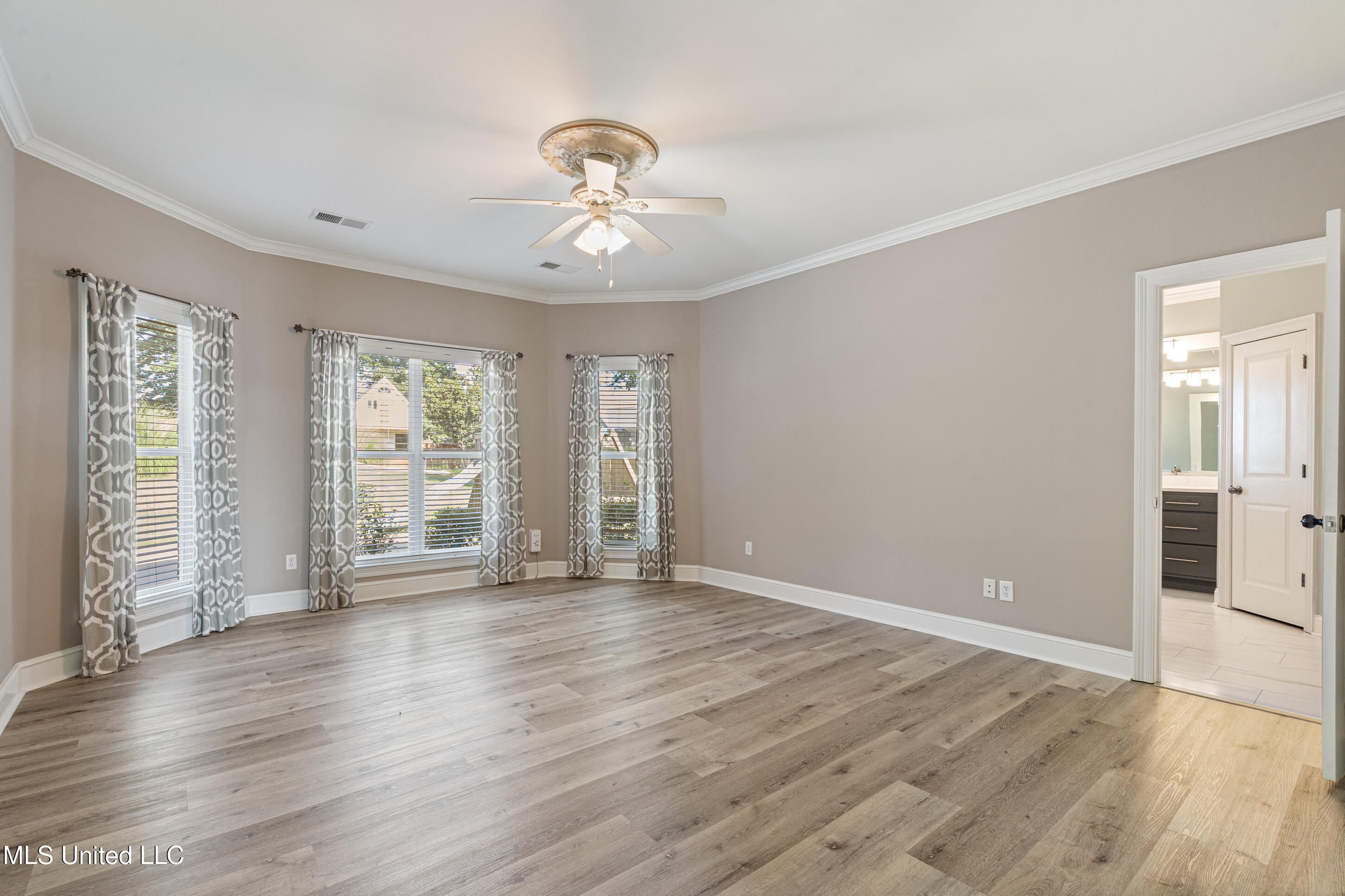 5137 Meadow Pointe Drive Property Photo 10