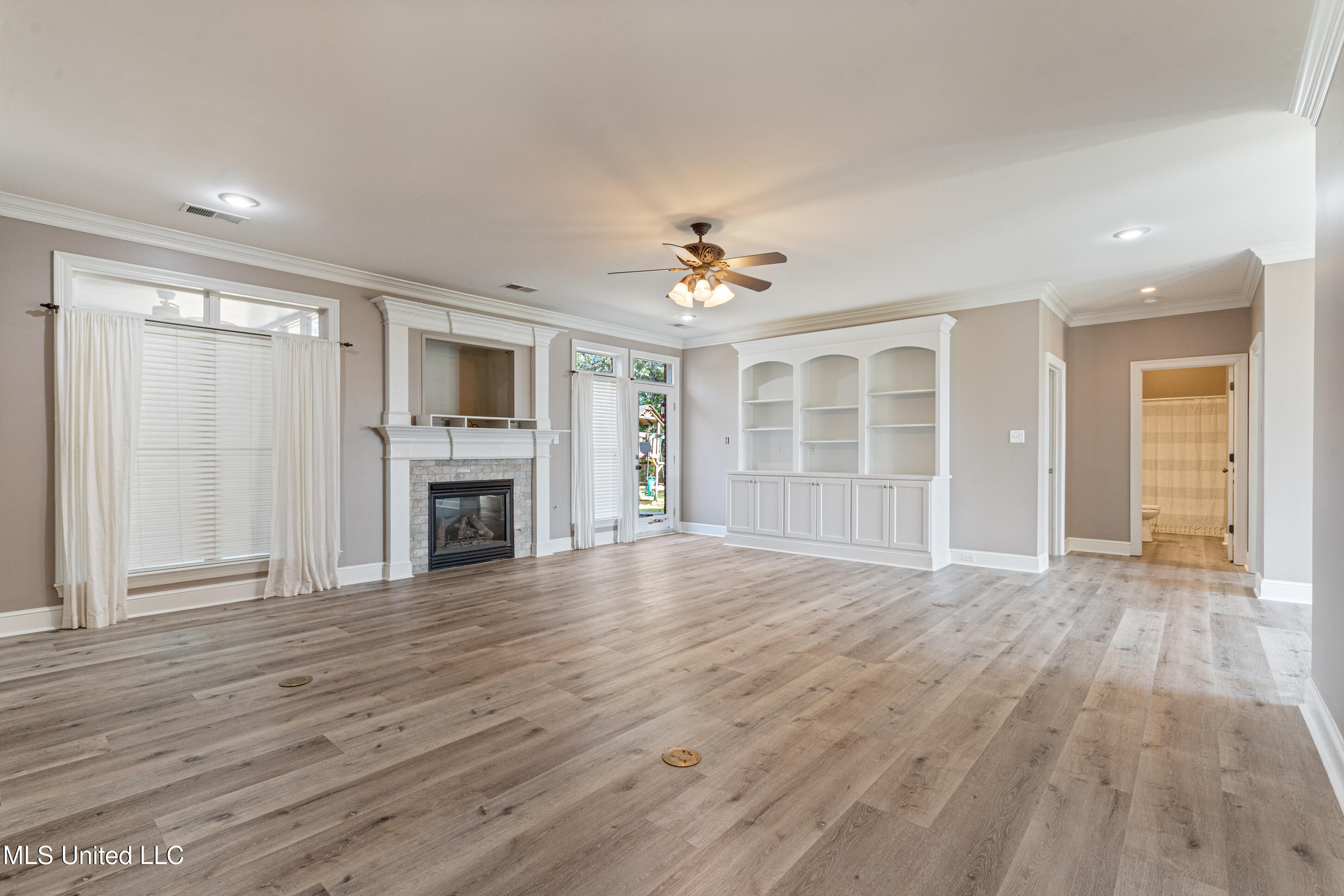 5137 Meadow Pointe Drive Property Photo 14