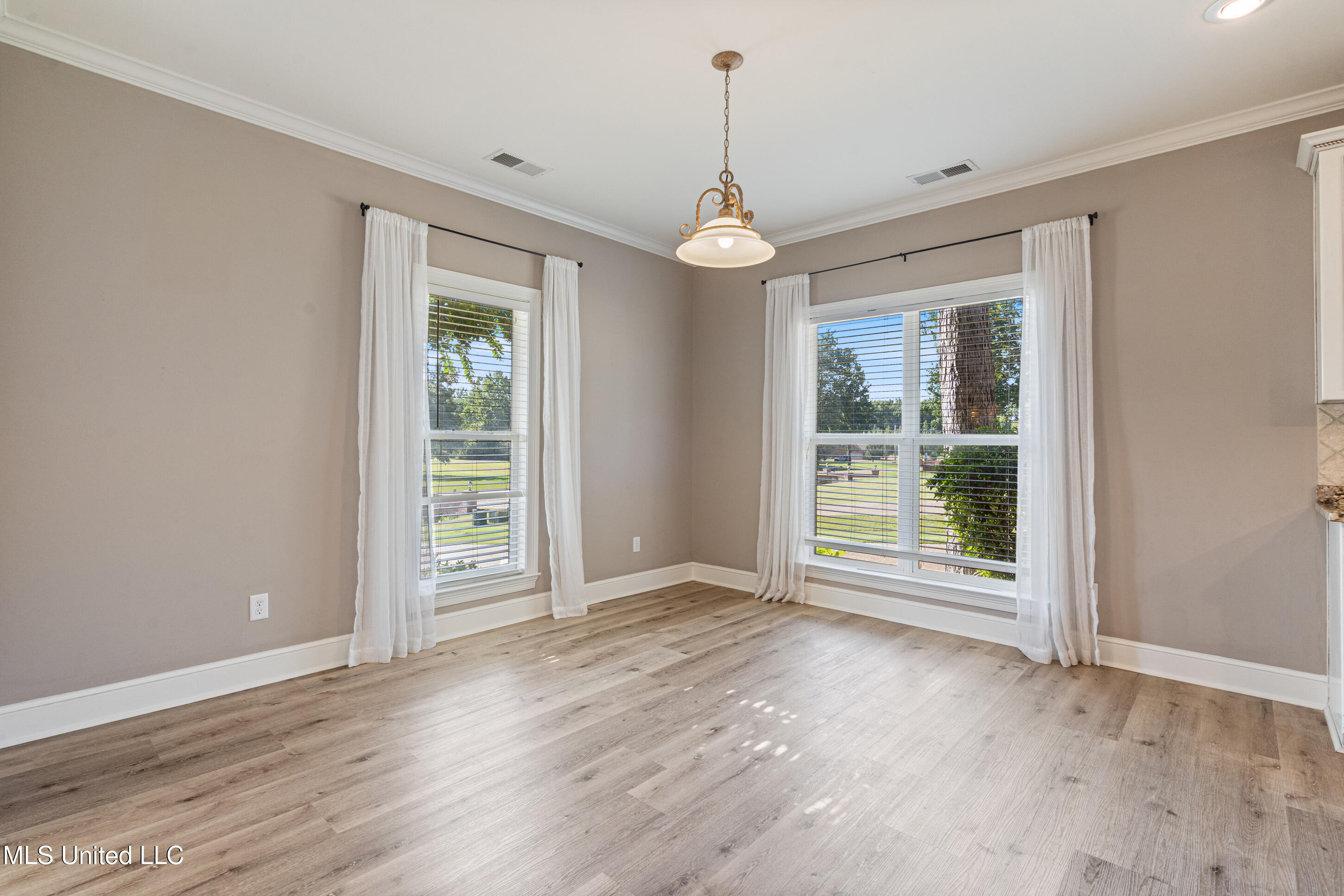 5137 Meadow Pointe Drive Property Photo 15