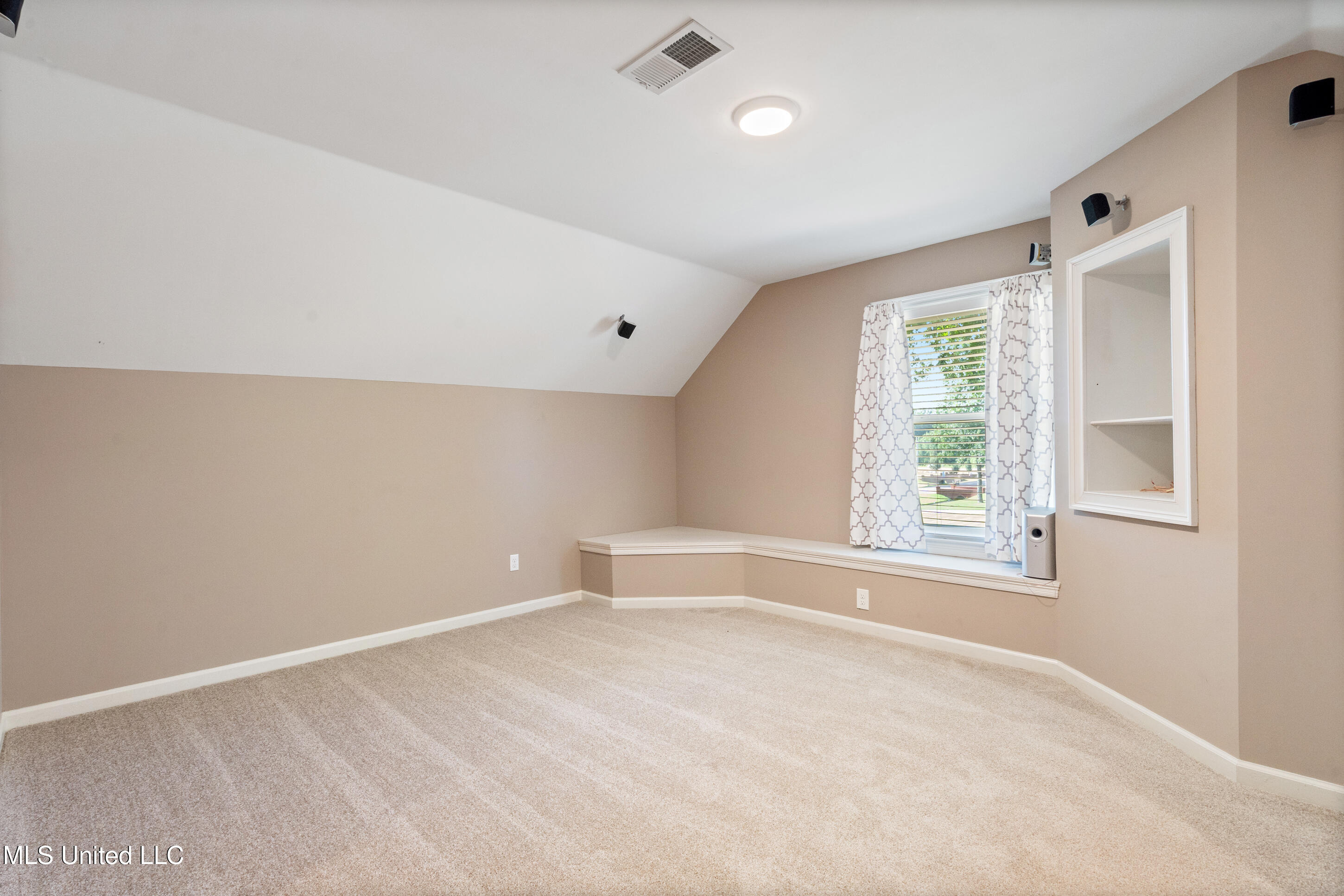 5137 Meadow Pointe Drive Property Photo 23