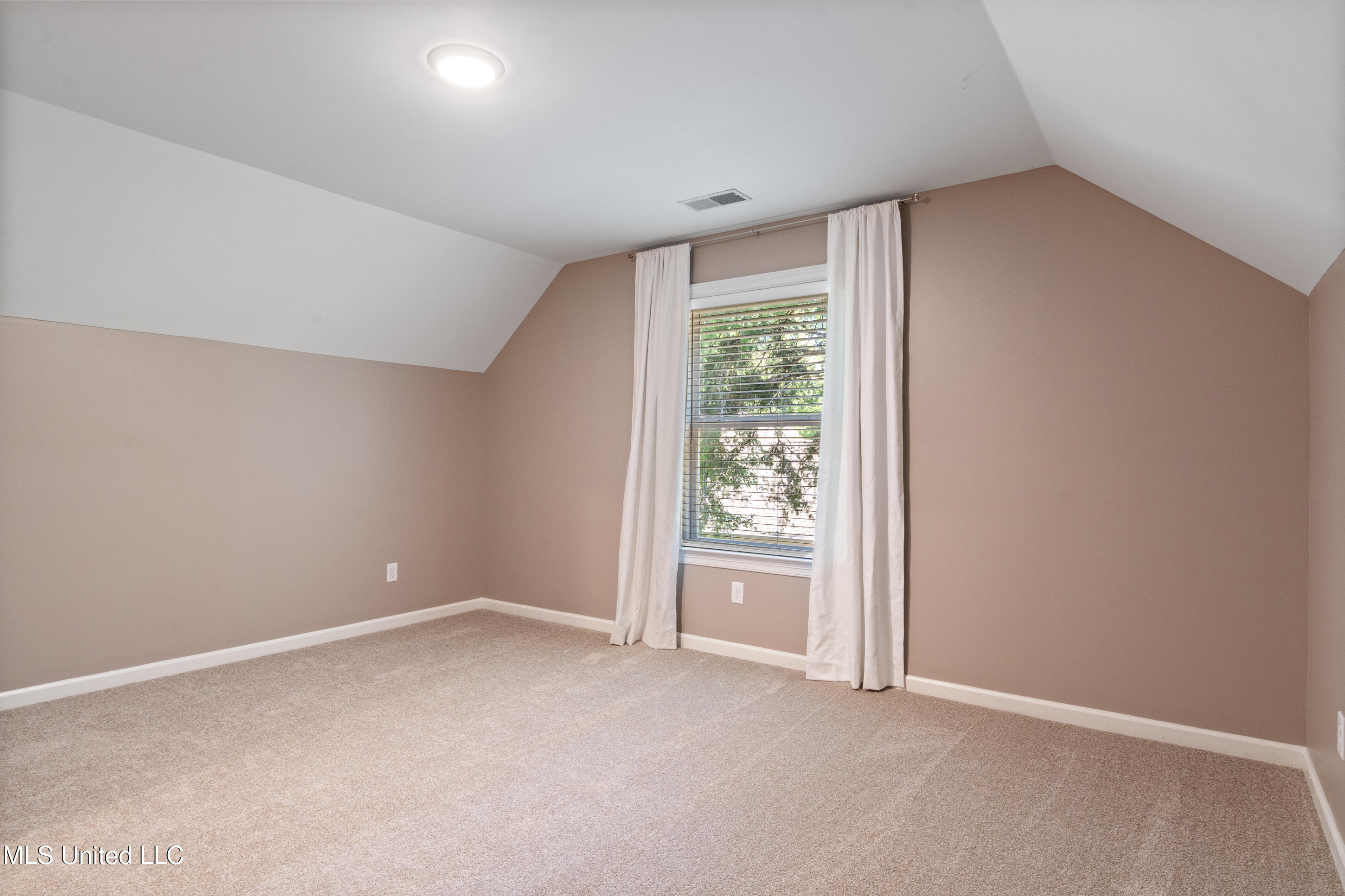 5137 Meadow Pointe Drive Property Photo 29