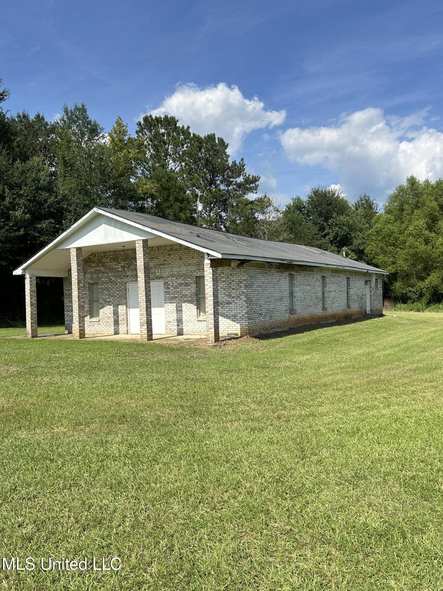 1039 Summit Hville Road Property Photo 1