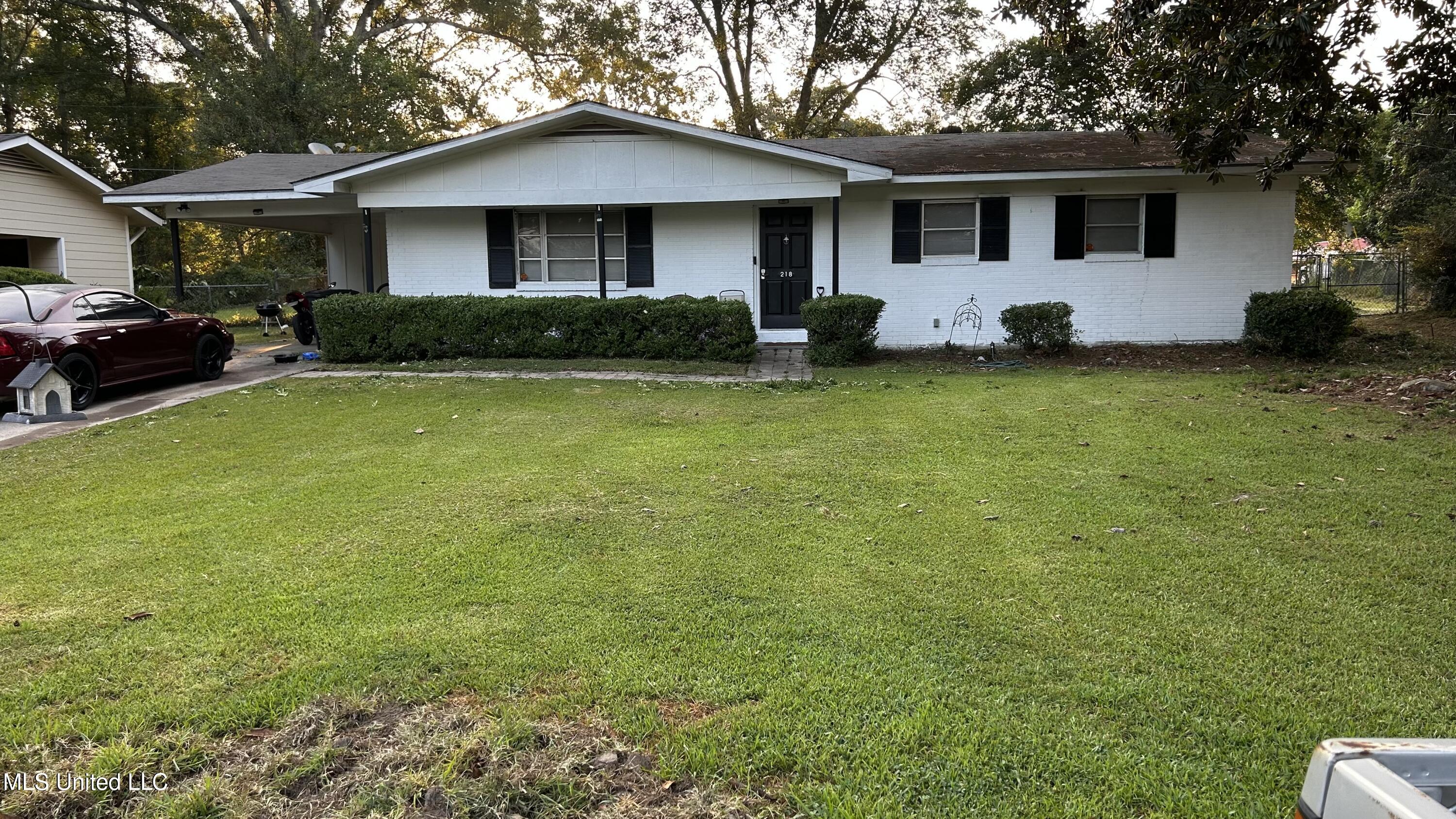 218 Westview Circle Property Photo 1