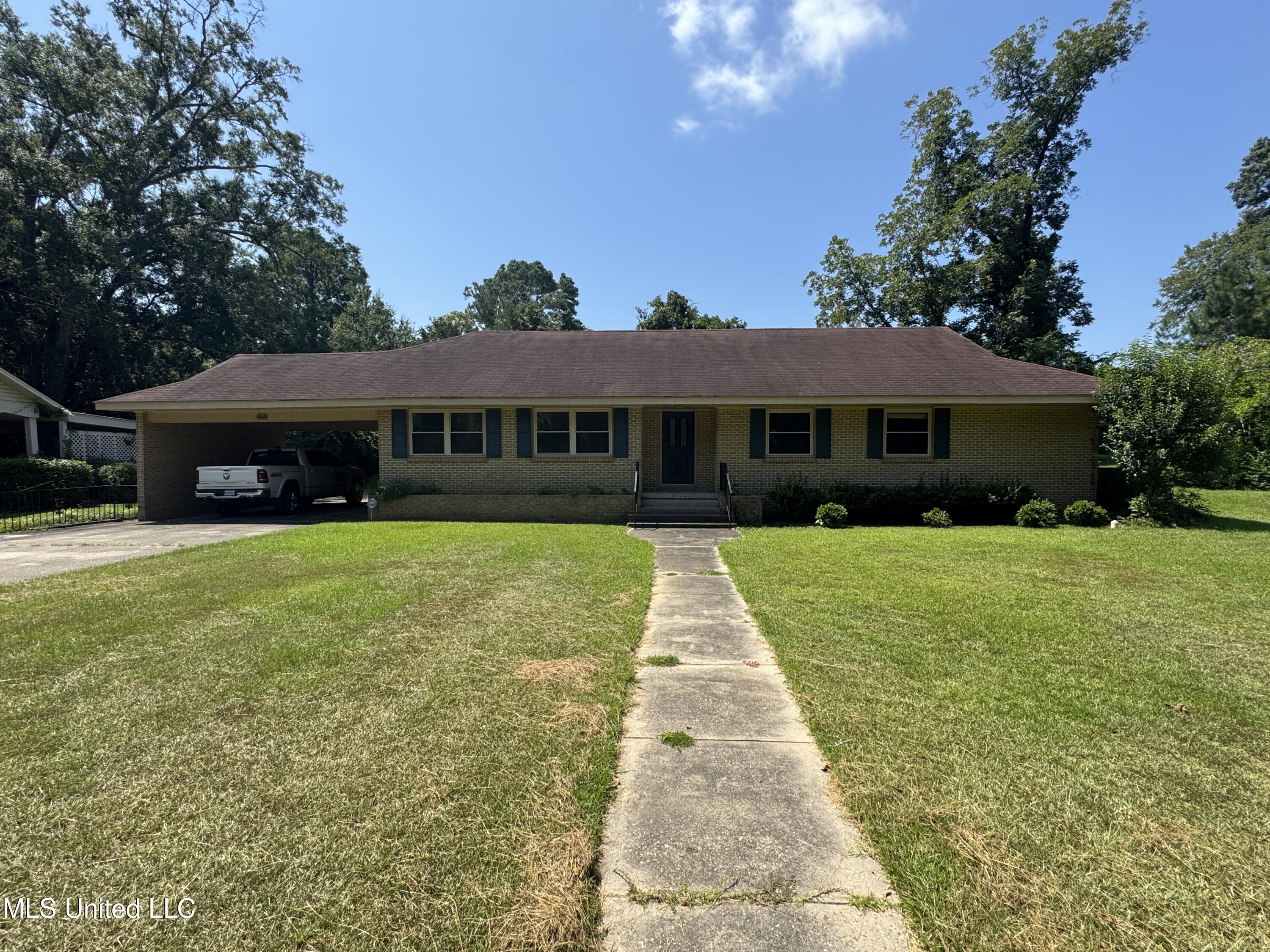 807 W Church Street Property Photo 1