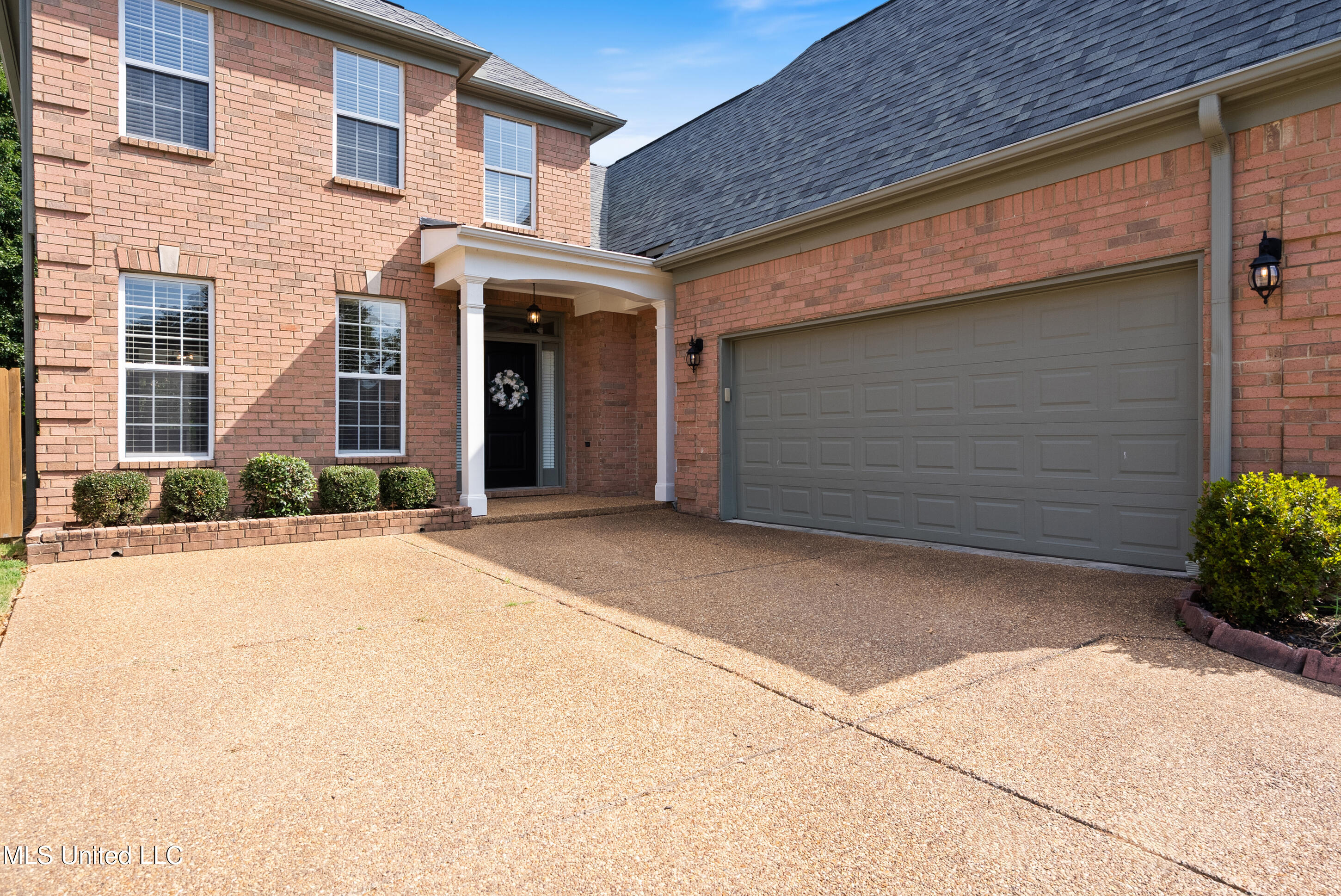 7056 Apache Drive Property Photo 3