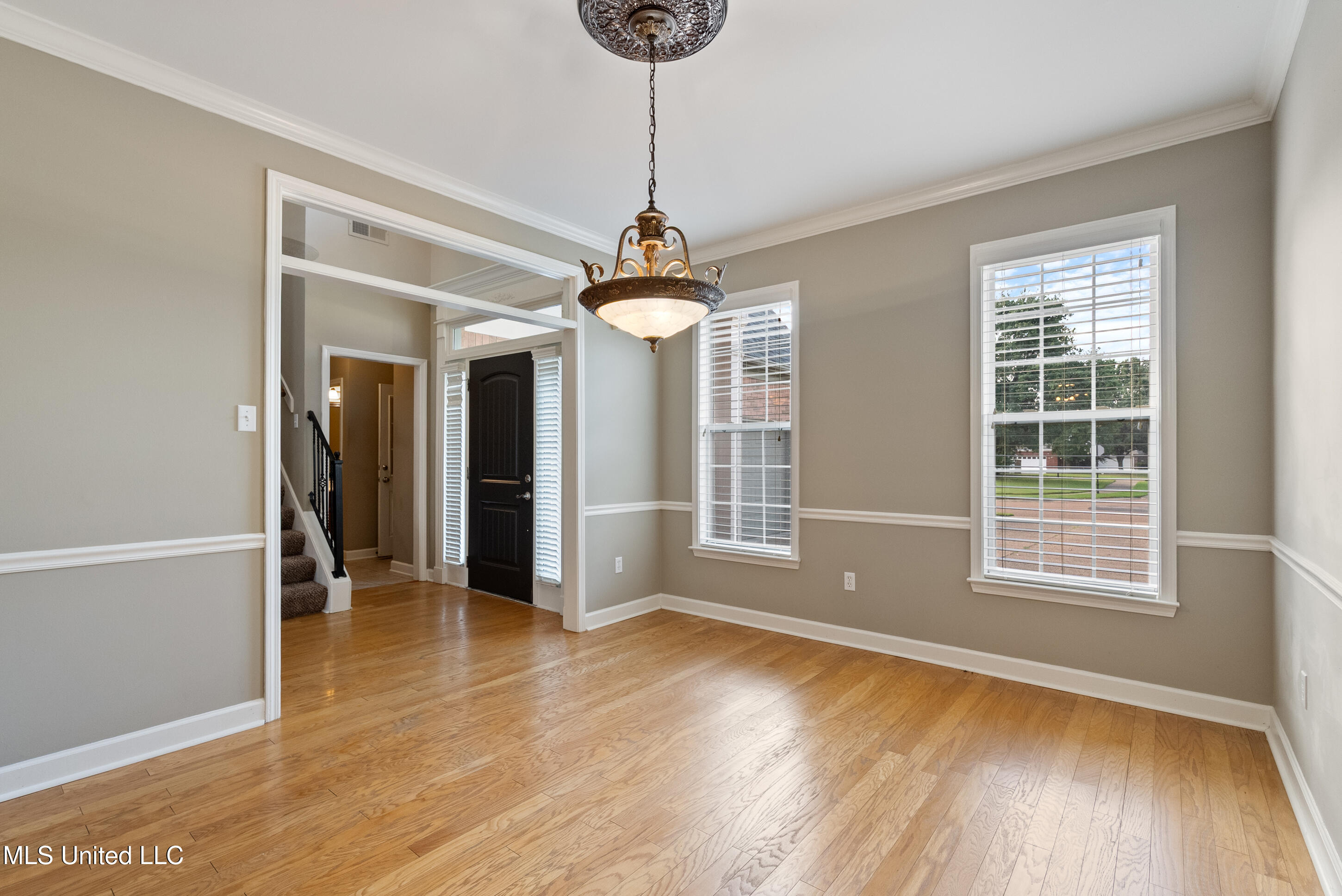 7056 Apache Drive Property Photo 4