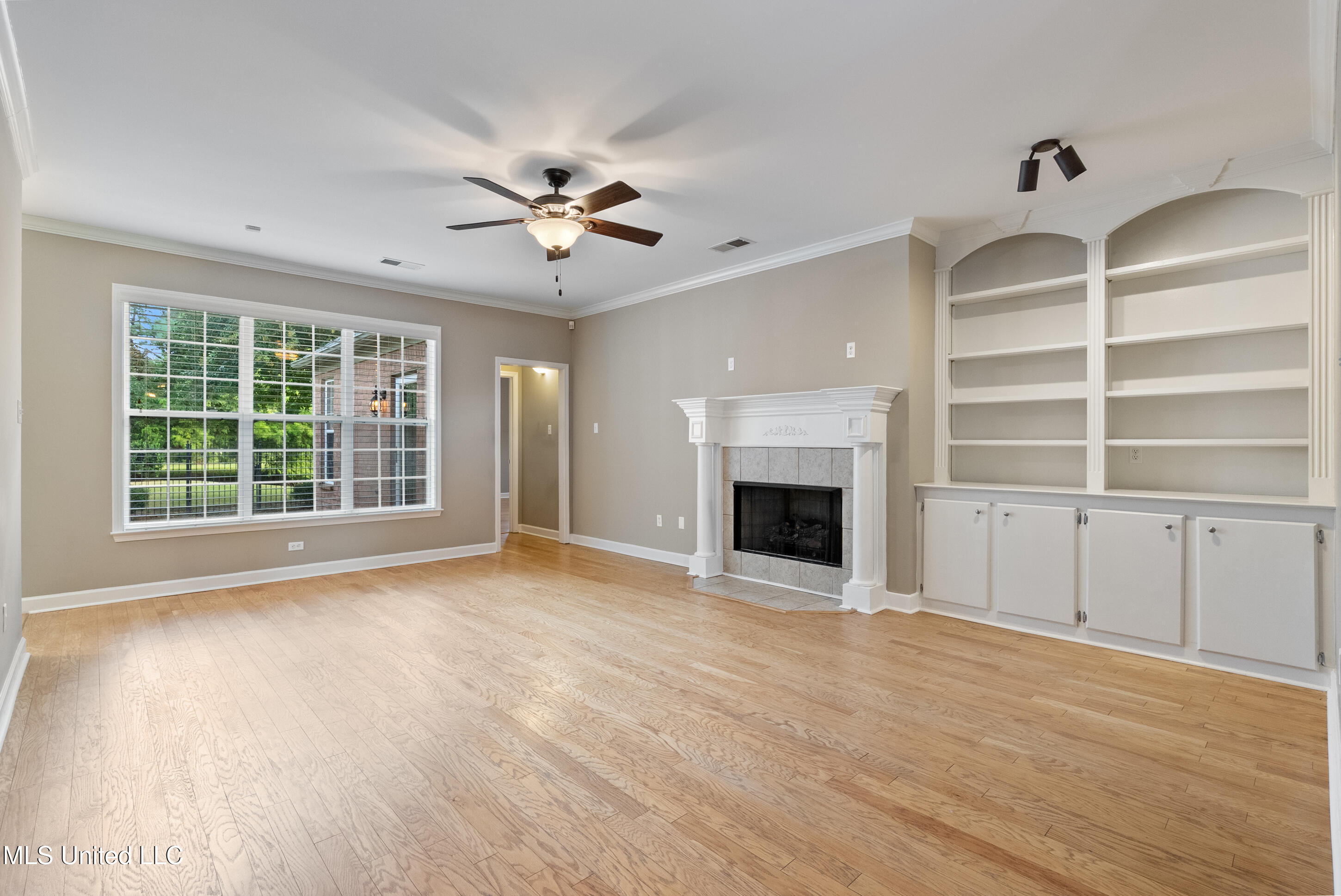 7056 Apache Drive Property Photo 6