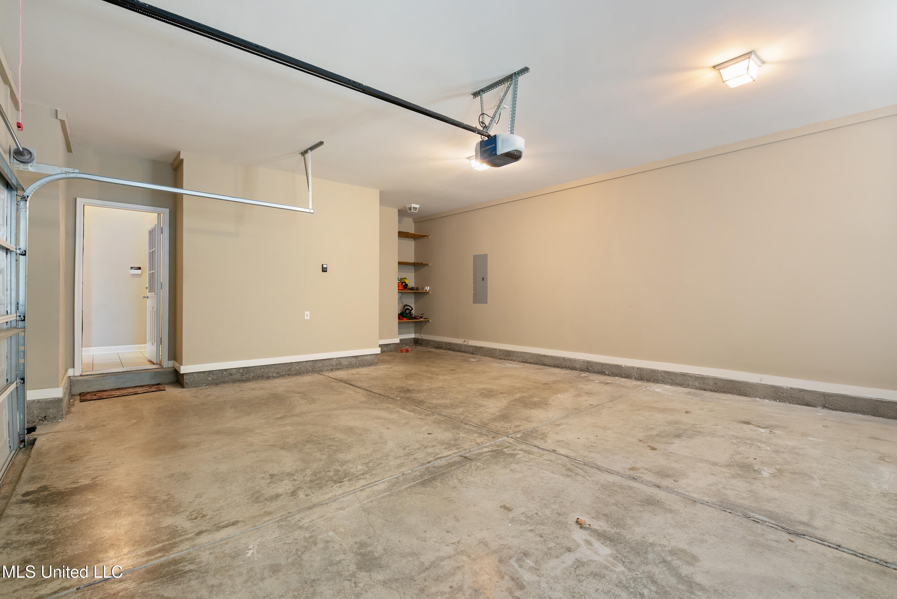 7056 Apache Drive Property Photo 28