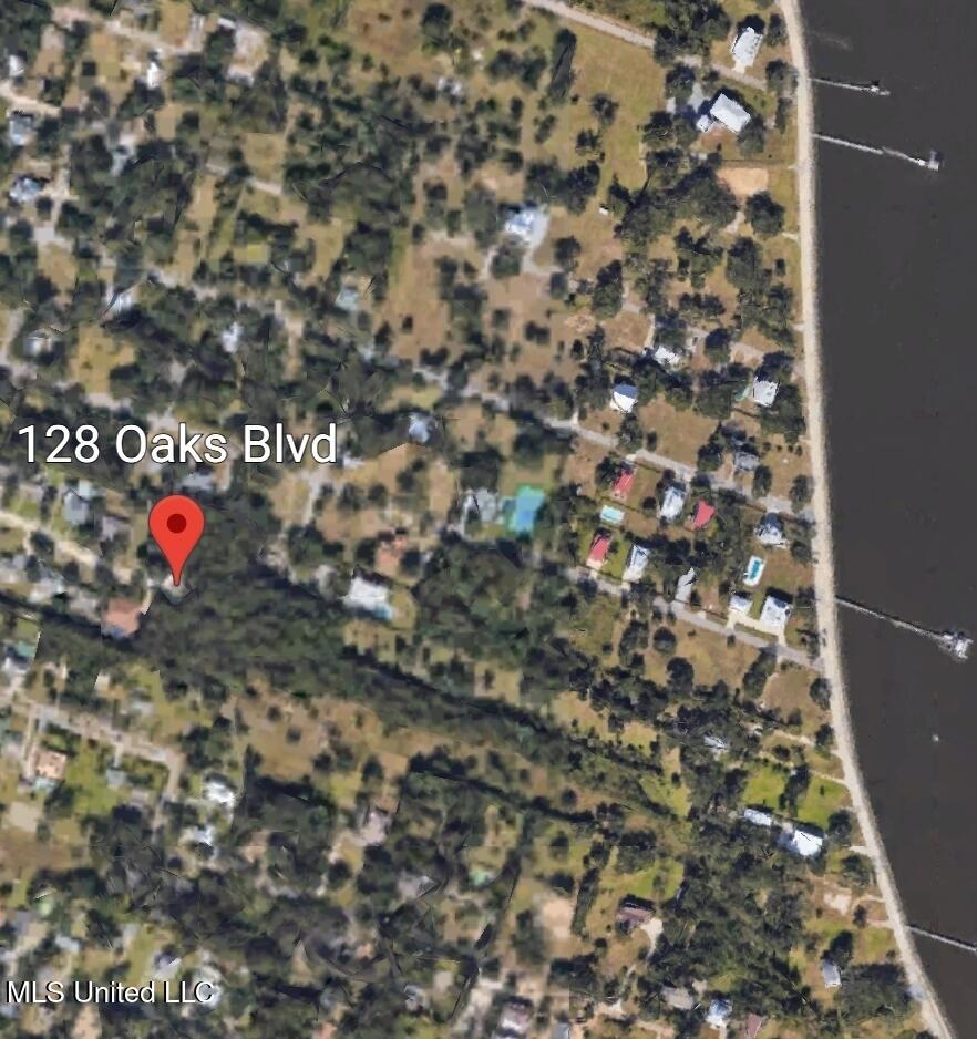128 Oaks Boulevard Property Photo 1