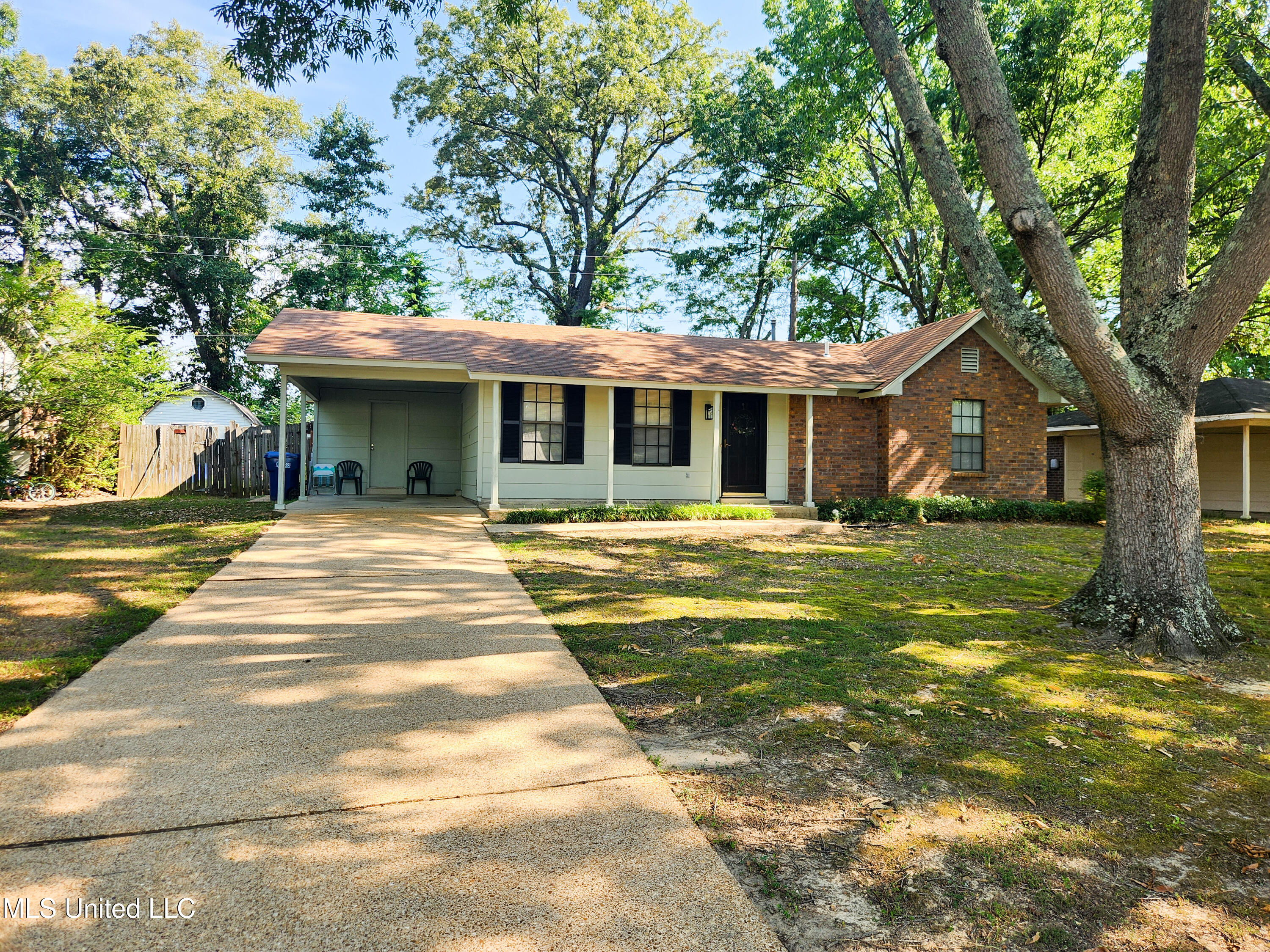 5646 Briarwood Drive Property Photo 1