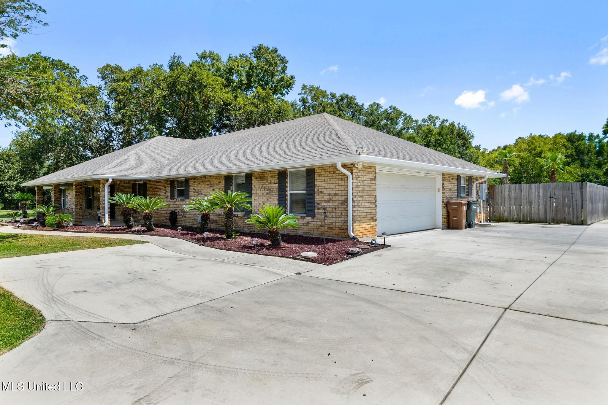 19085 Commission Road Property Photo 2