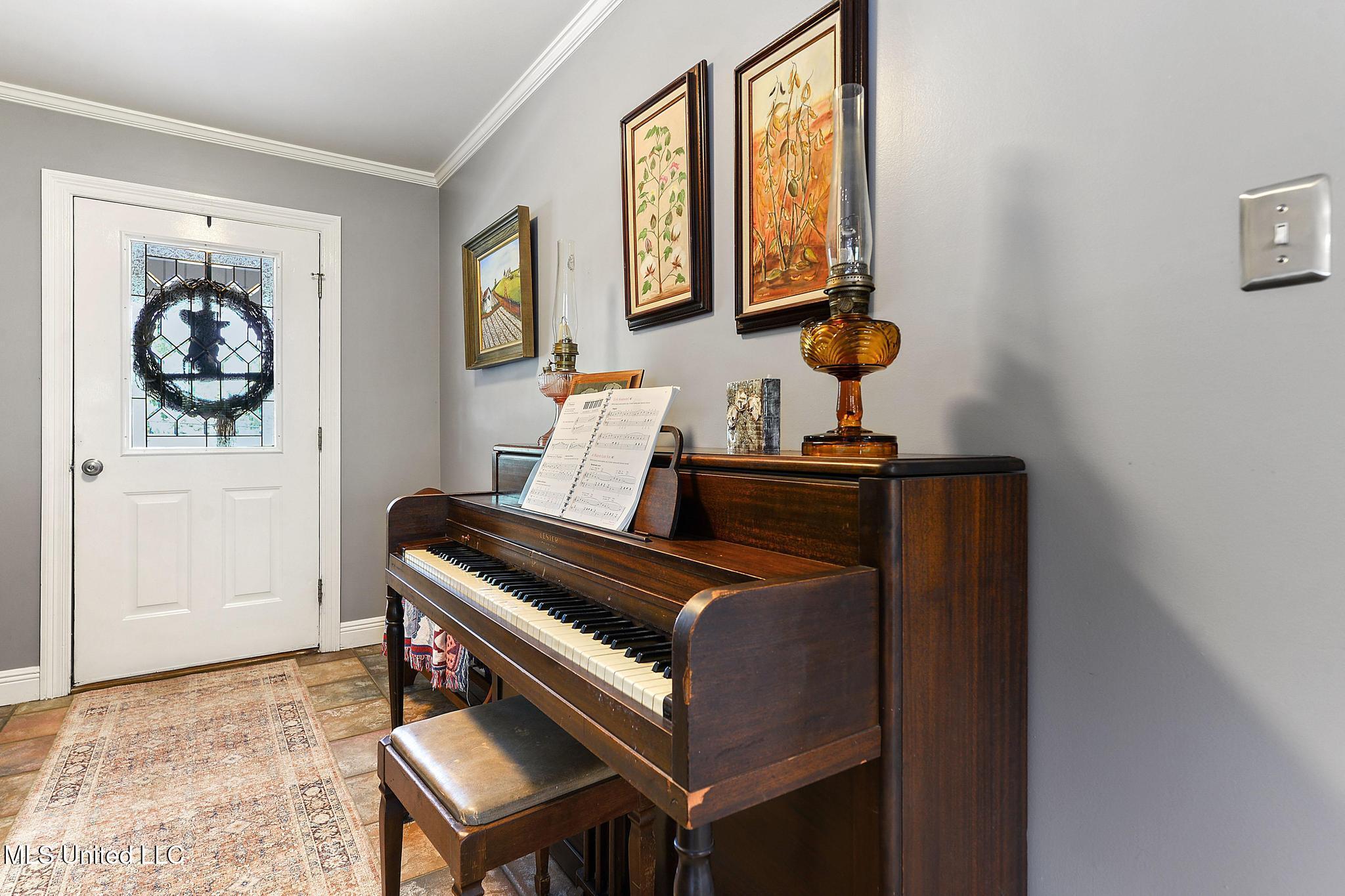 19085 Commission Road Property Photo 3