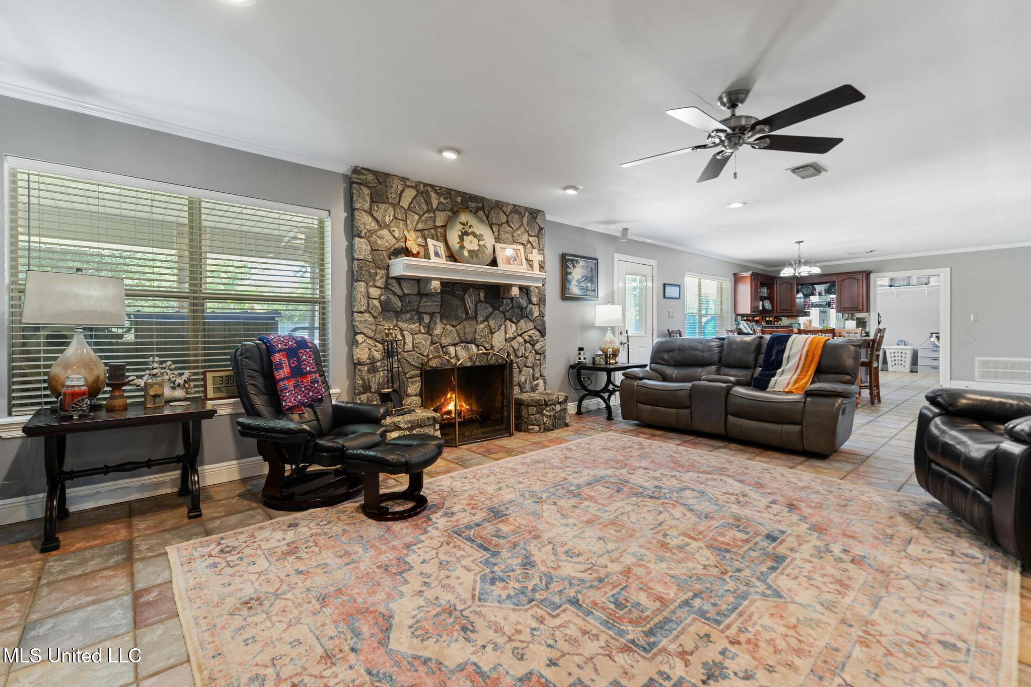 19085 Commission Road Property Photo 4