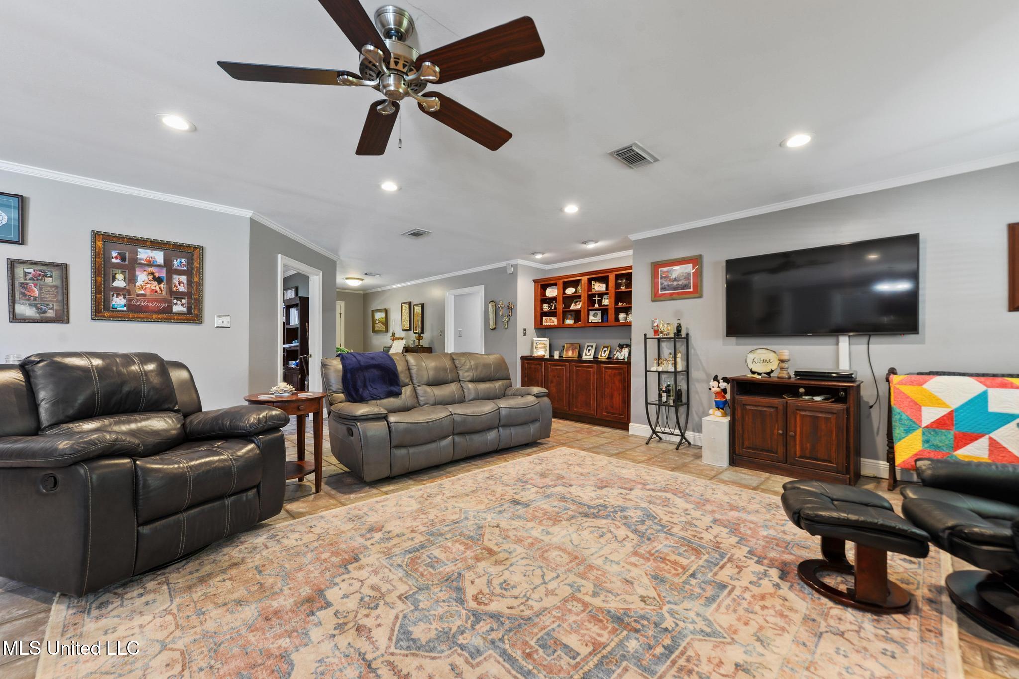 19085 Commission Road Property Photo 6