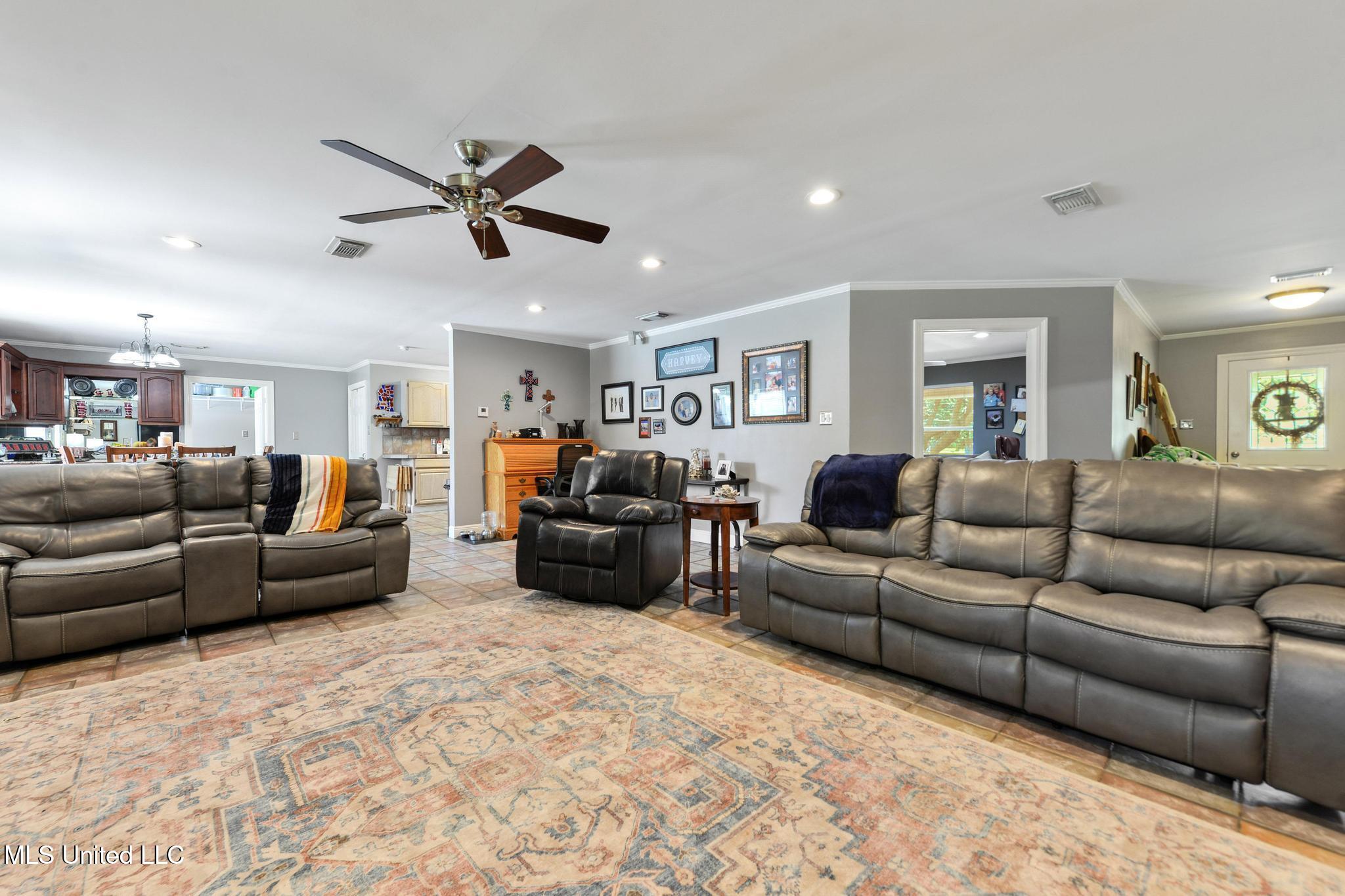 19085 Commission Road Property Photo 7