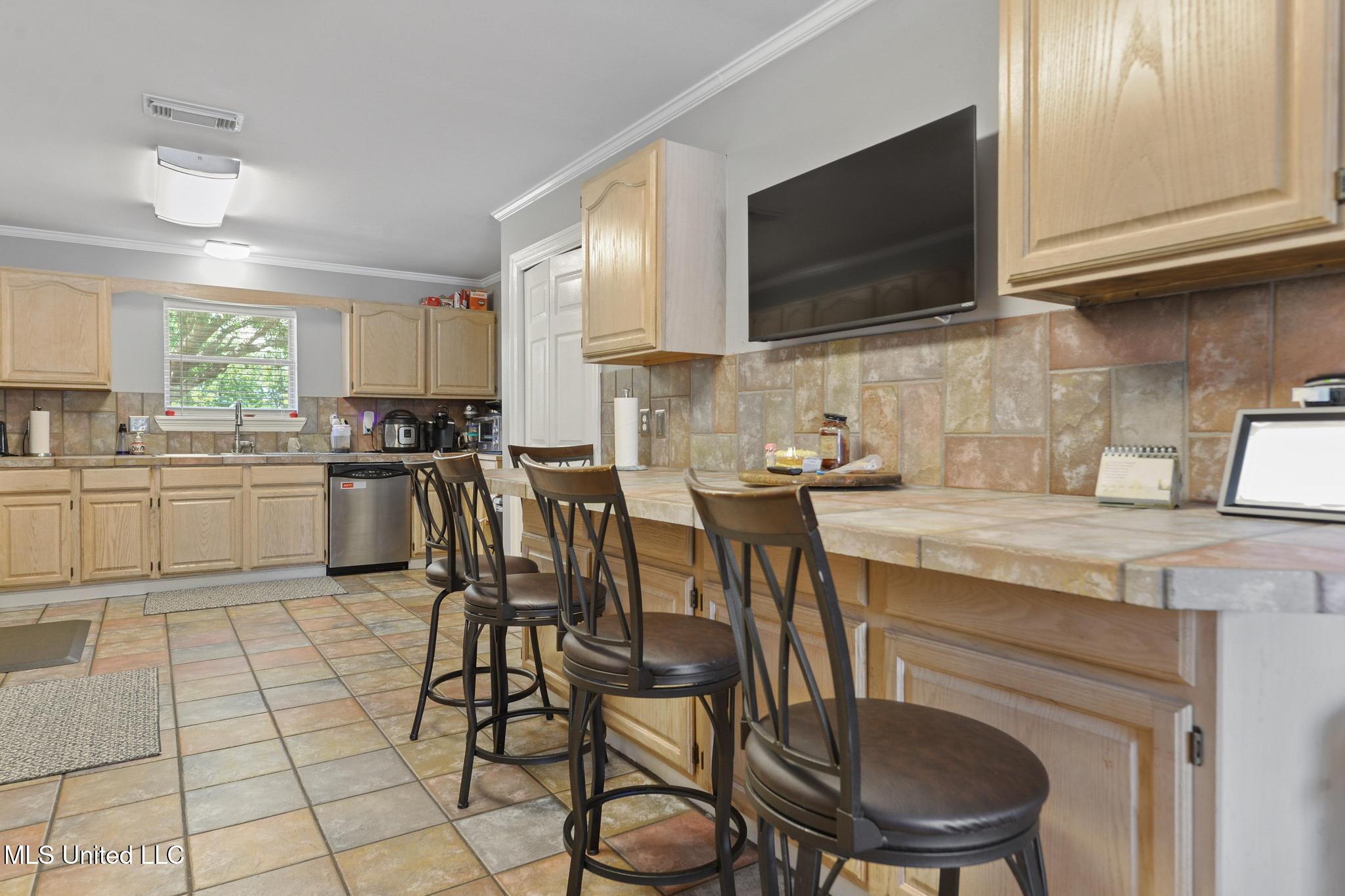 19085 Commission Road Property Photo 11