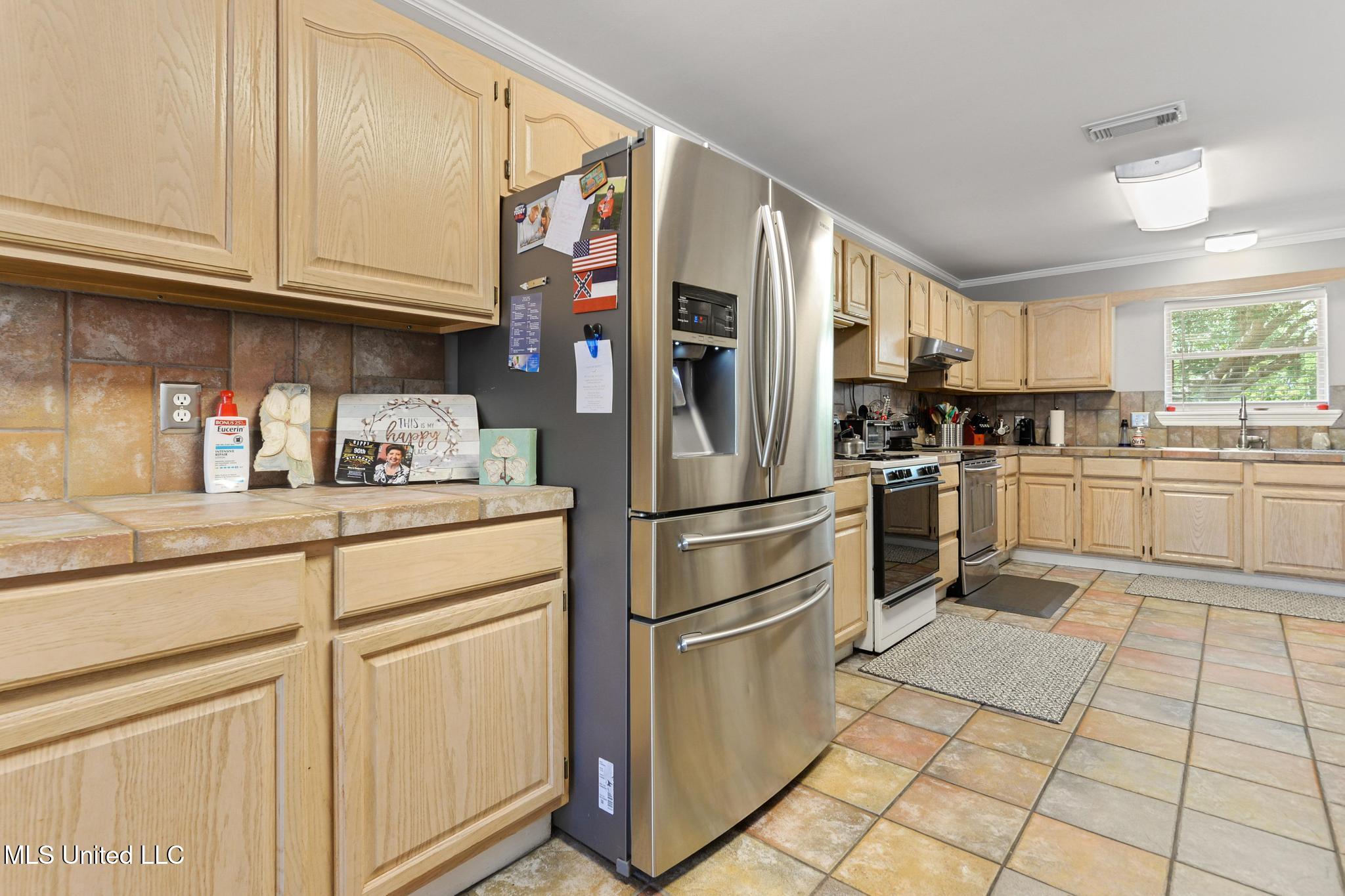 19085 Commission Road Property Photo 12