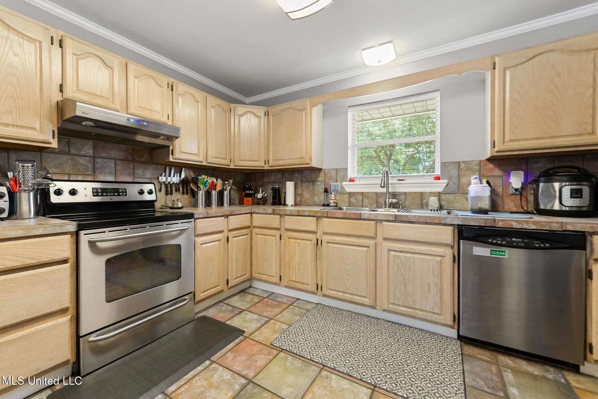 19085 Commission Road Property Photo 13