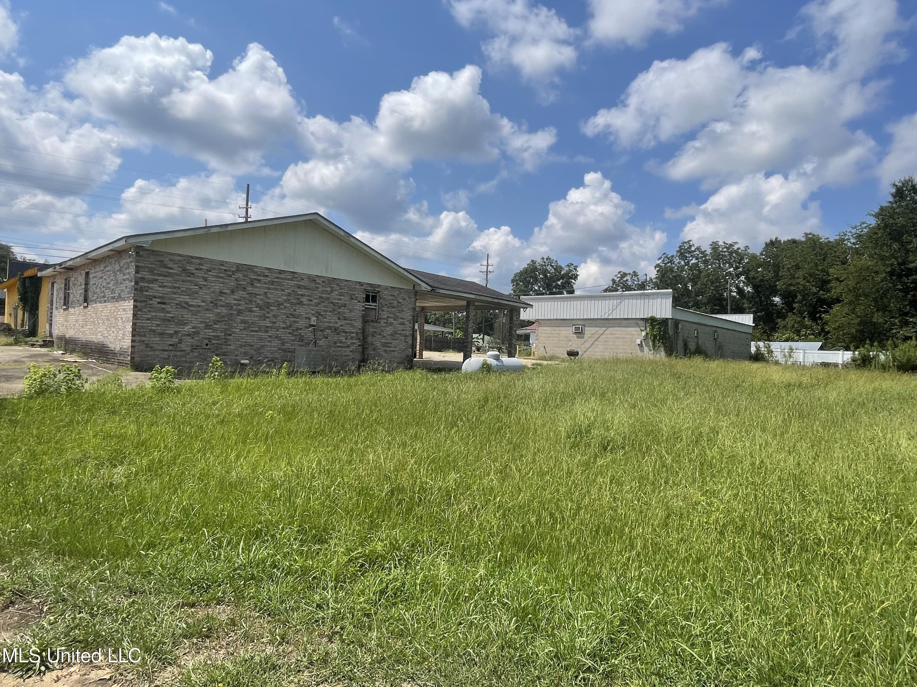 413 Main Street Property Photo 3