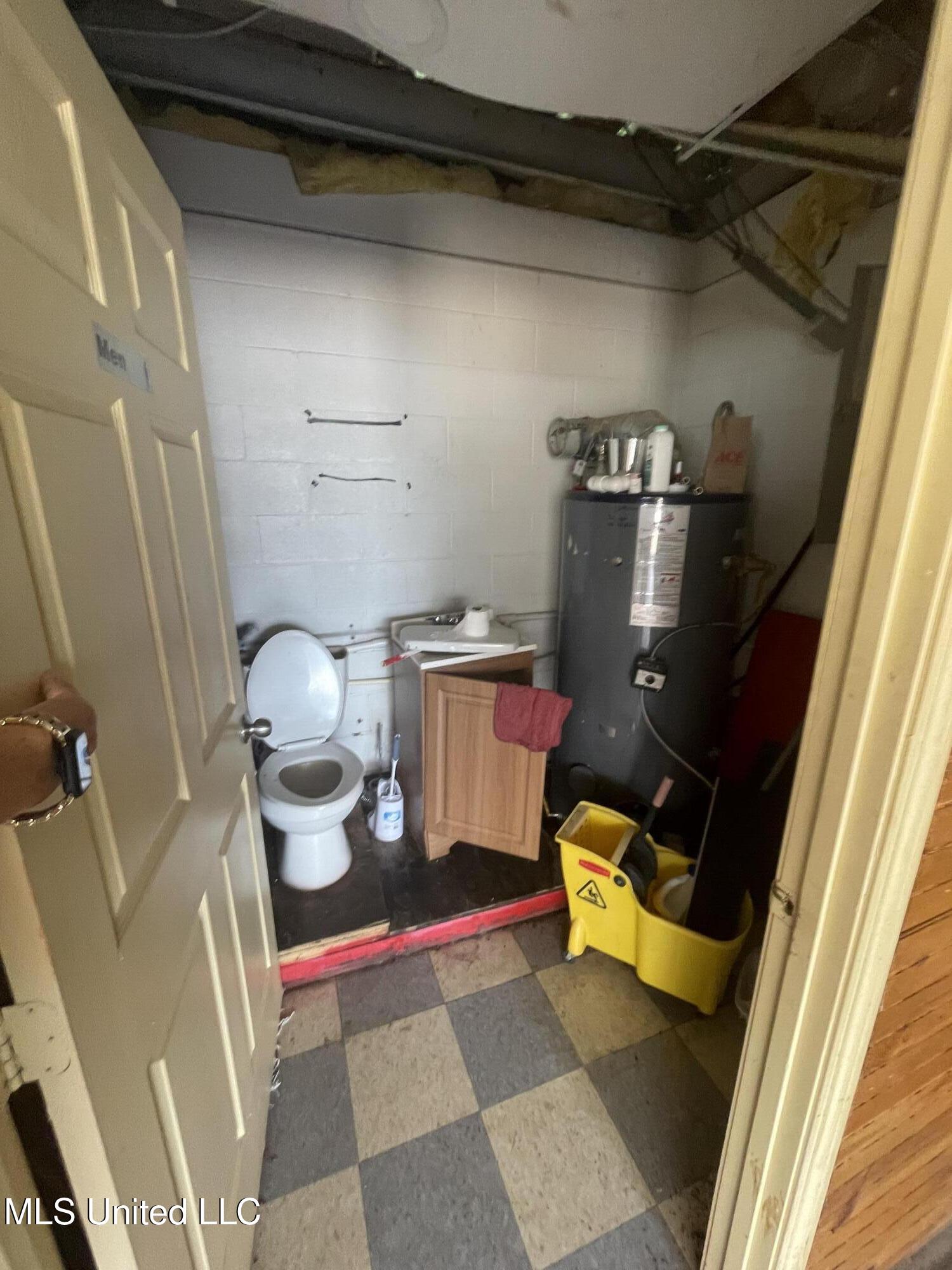 413 Main Street Property Photo 6