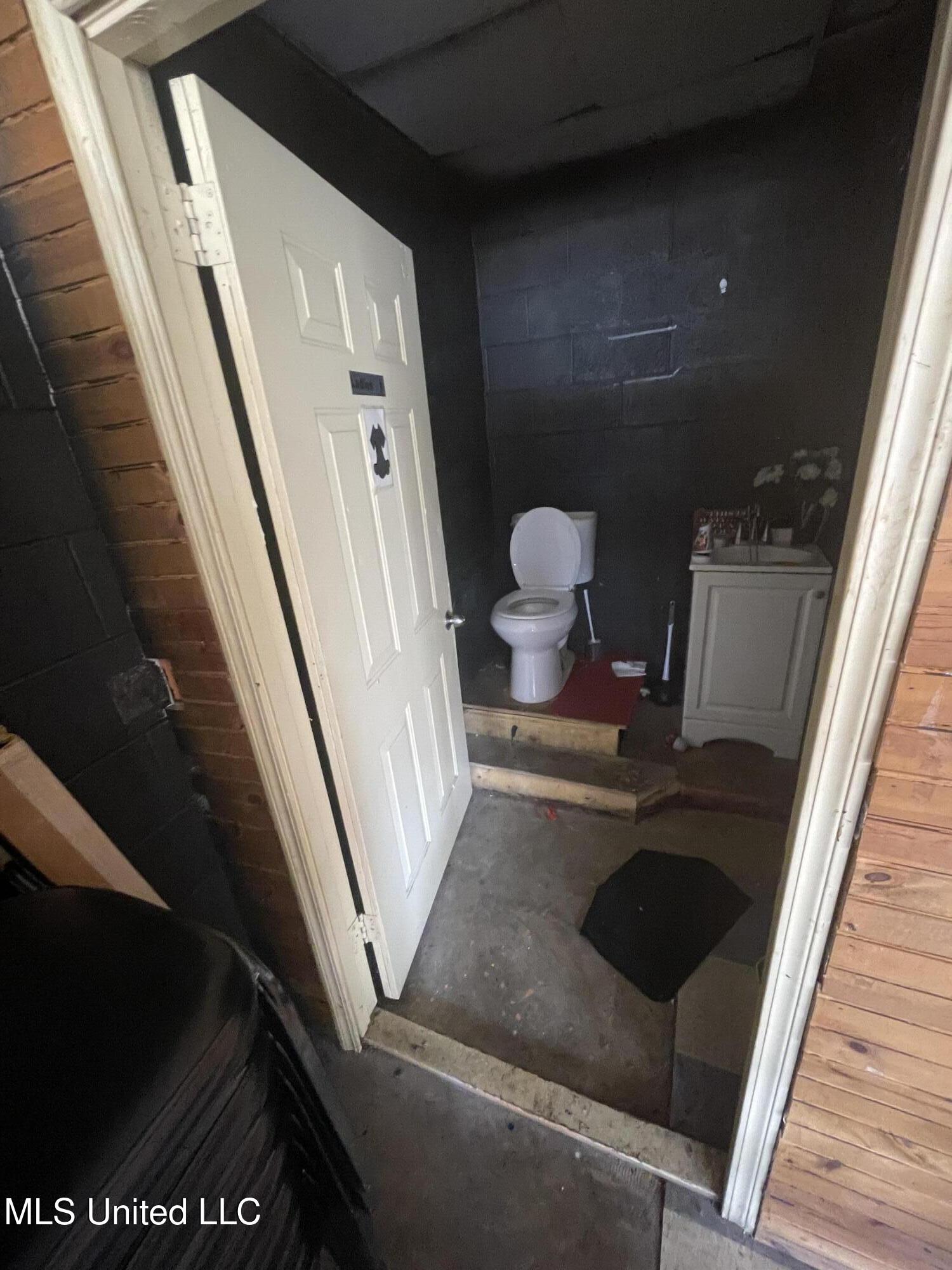 413 Main Street Property Photo 7