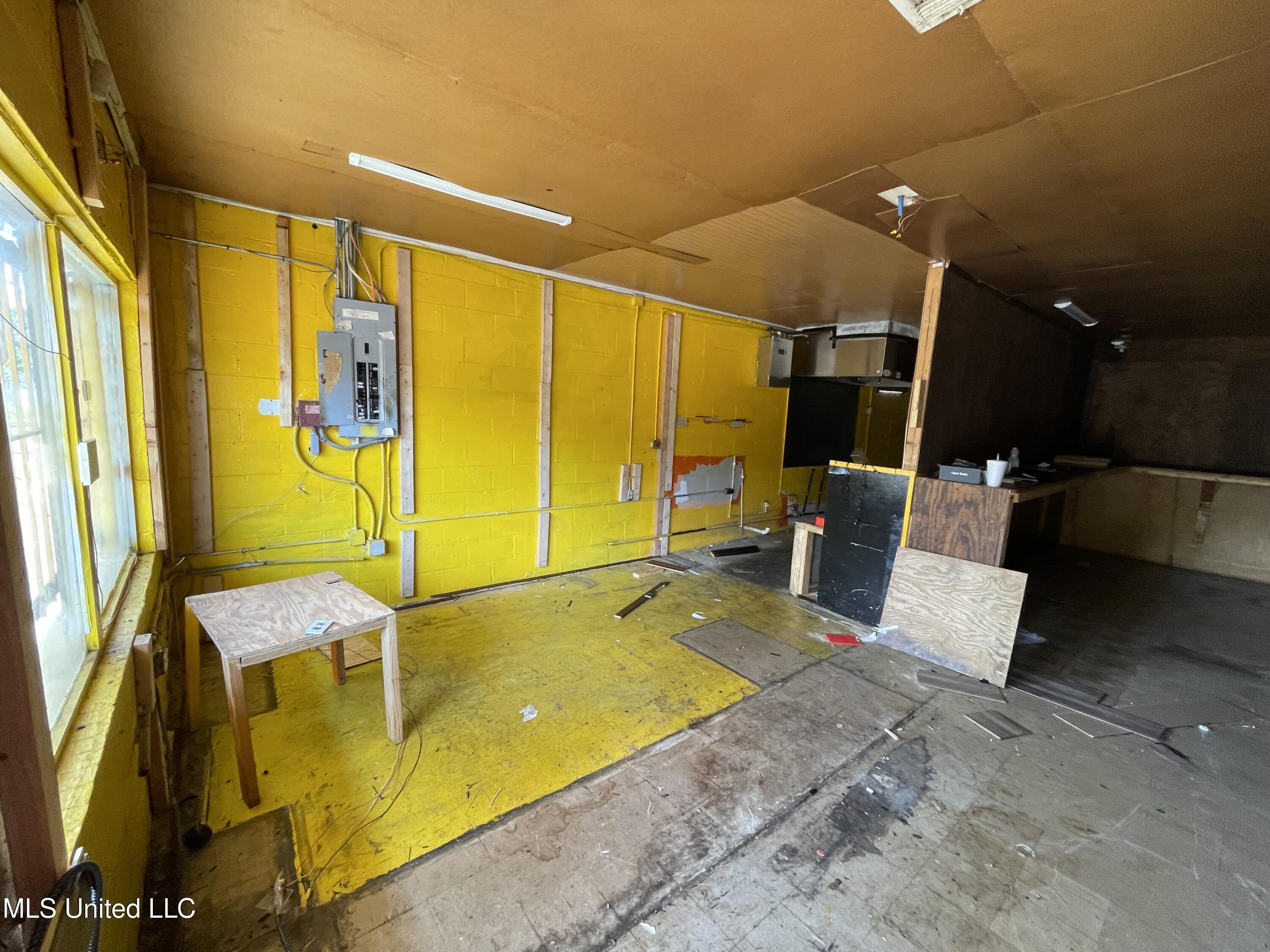 413 Main Street Property Photo 9