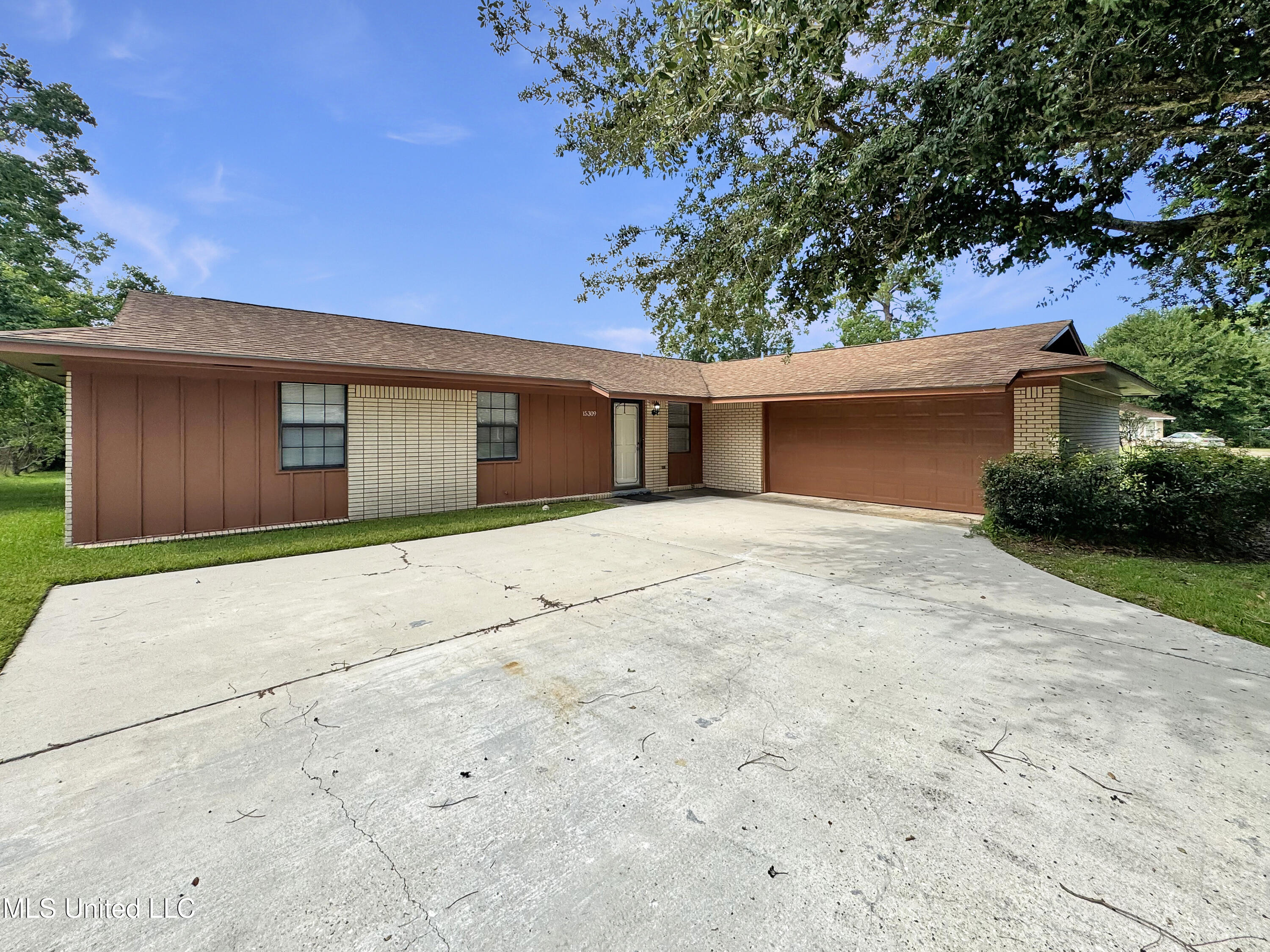 15309 Royal Street Property Photo 11
